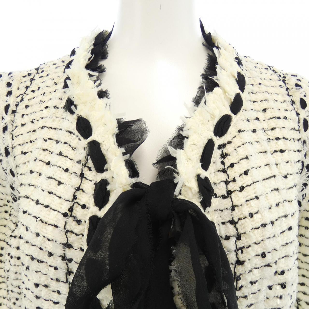 【ヴィンテージ】シャネル CHANEL P25414W03520 05P ノーカラージャケット