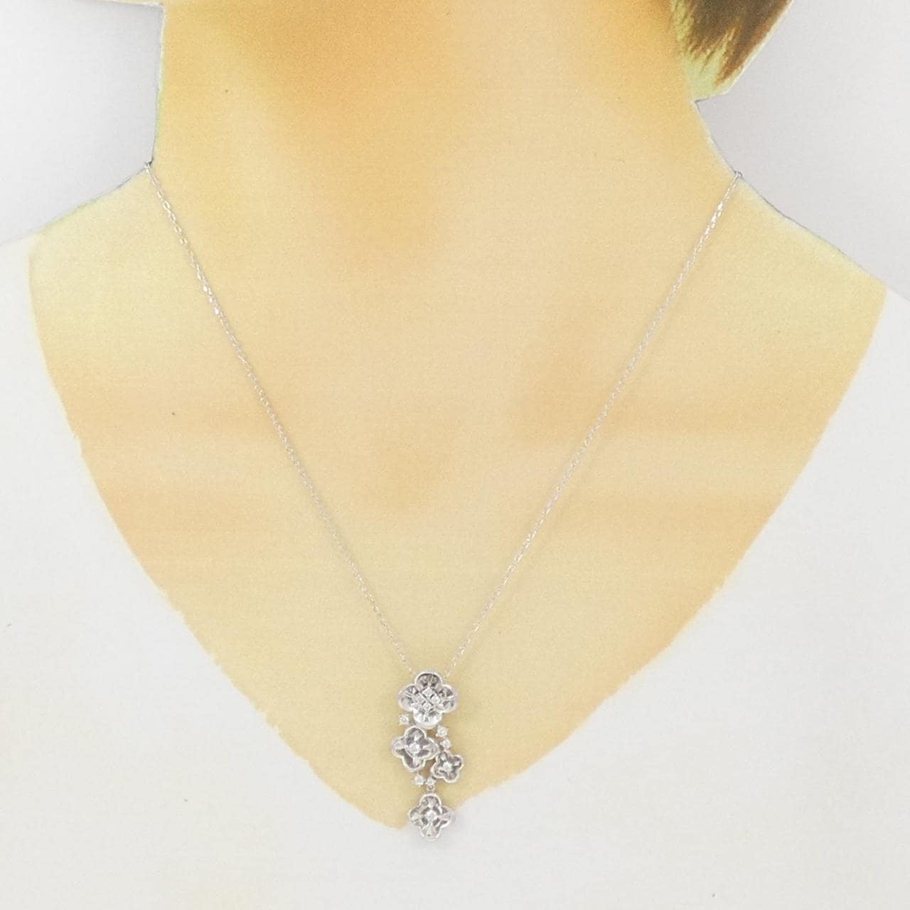 K18WG フラワー ダイヤモンド ネックレス 0.21CT