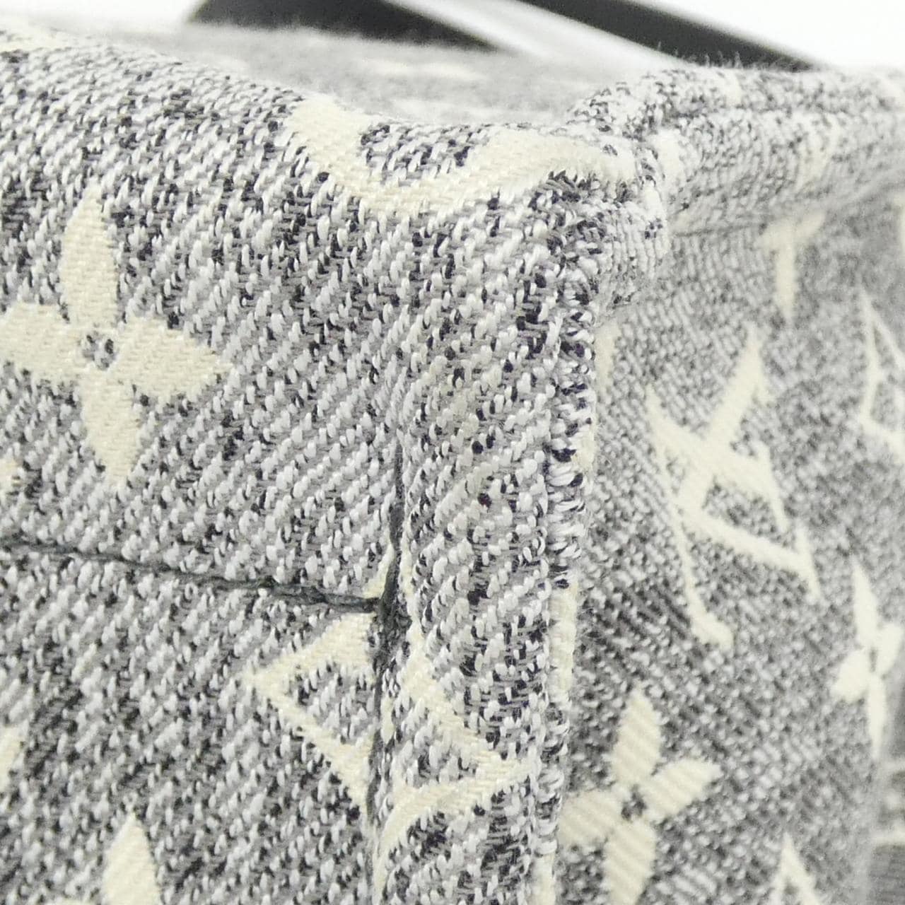 ルイヴィトン モノグラム ジャカード キャンバス オンザゴー MM M46448 バッグ