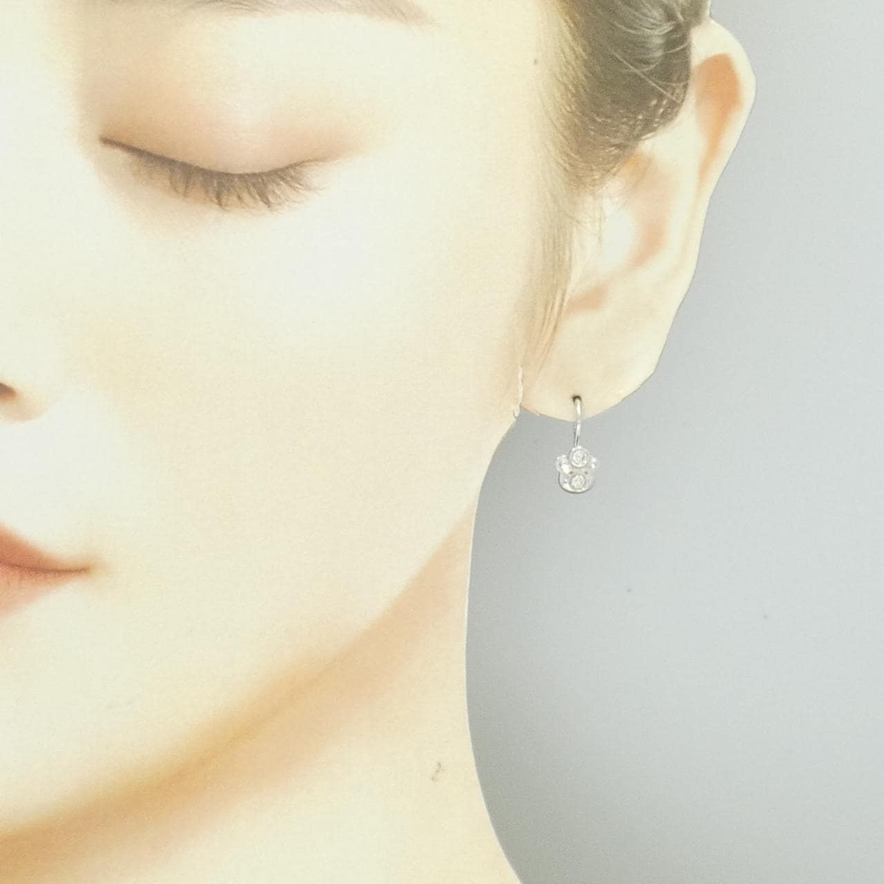 750WG ベア ダイヤモンド ピアス 0.08CT
