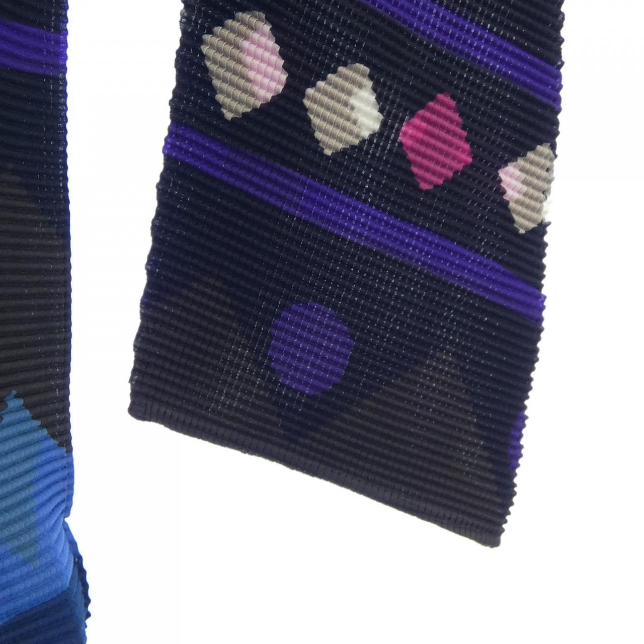 ミーイッセイミヤケ me ISSEY MIYAKE トップス