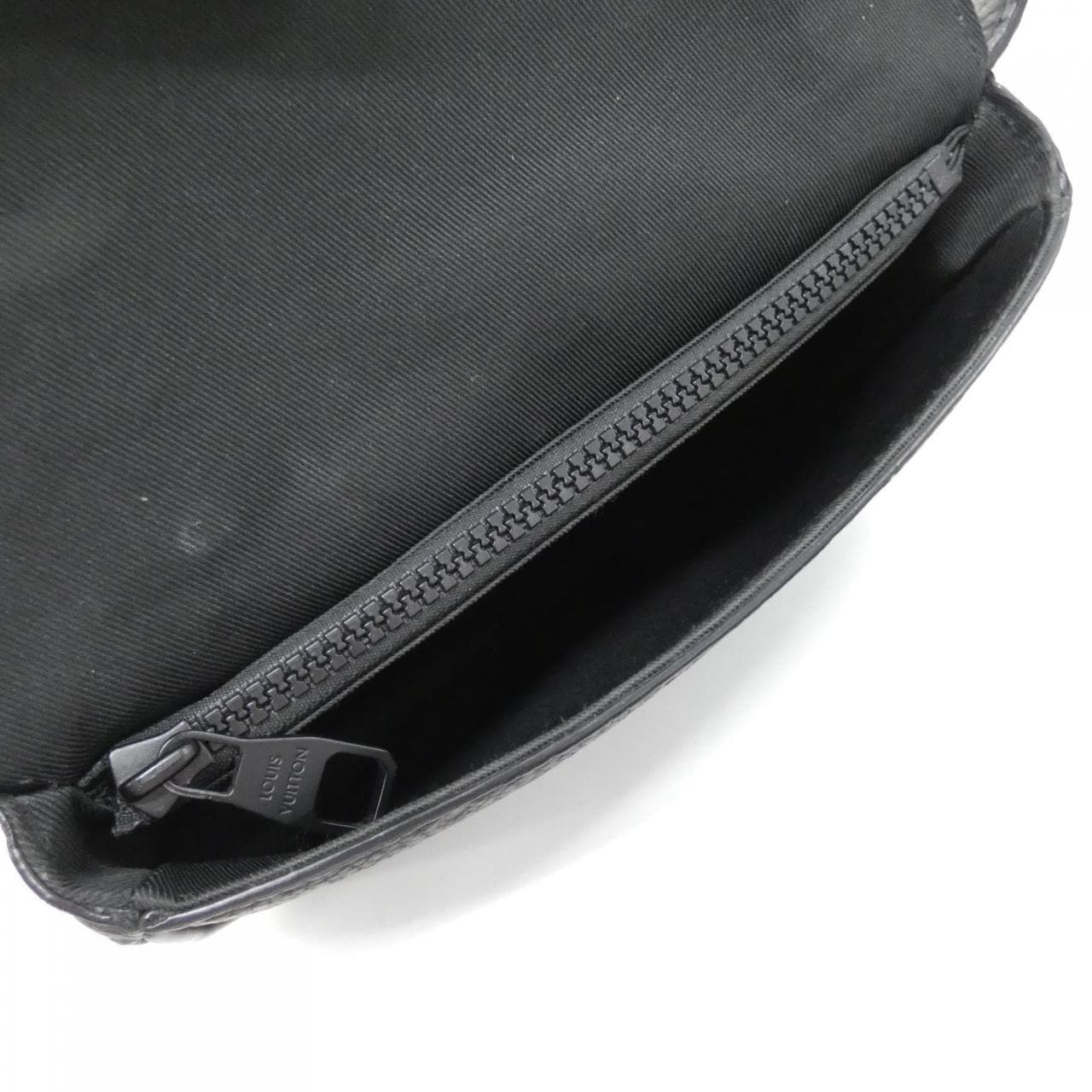 ルイヴィトン トリヨン モノグラム Sロック スリングバッグ M58487 バッグ