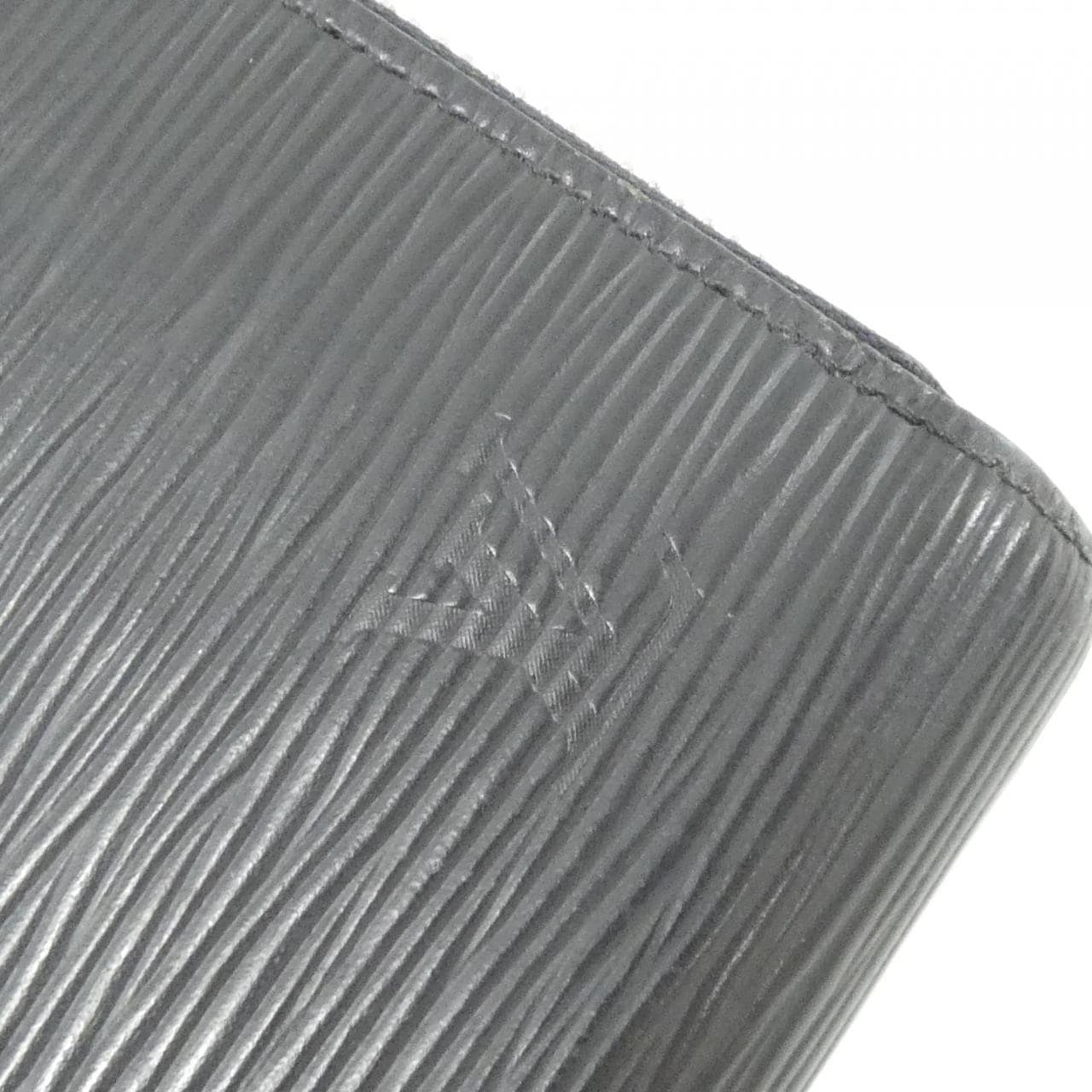 ルイヴィトン エピ ジッピー ウォレット M61857 財布