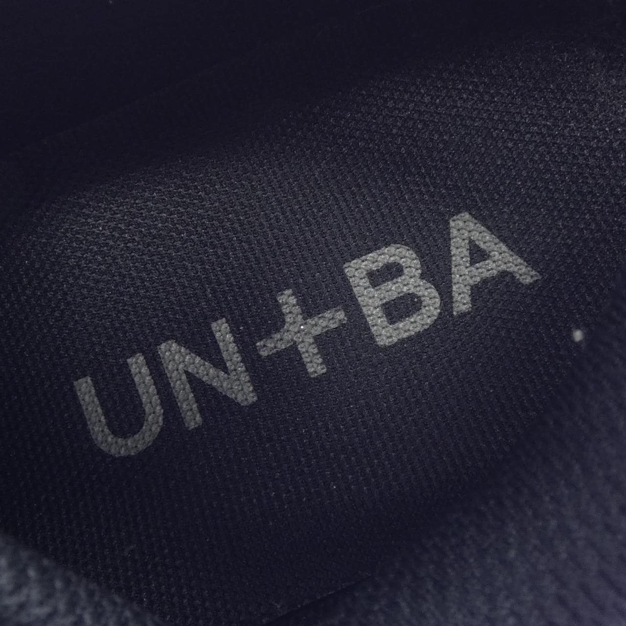 UN+BA スニーカー