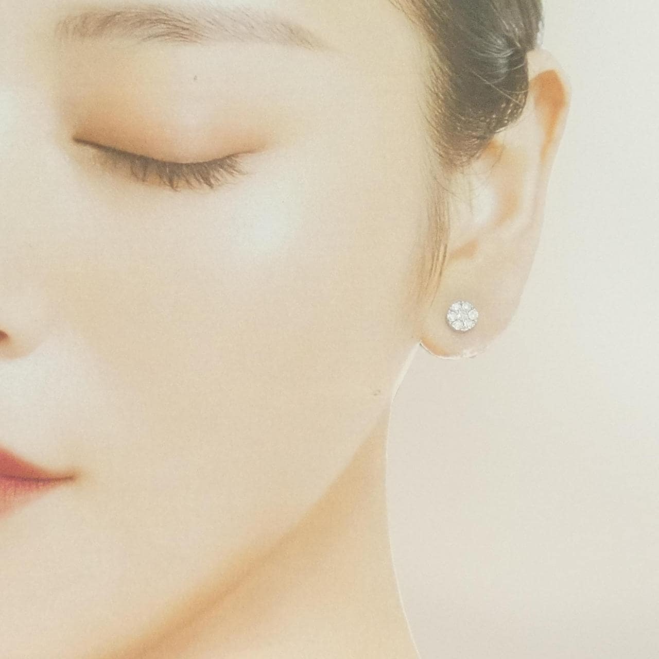 K18WG フラワー ダイヤモンド ピアス 0.48CT