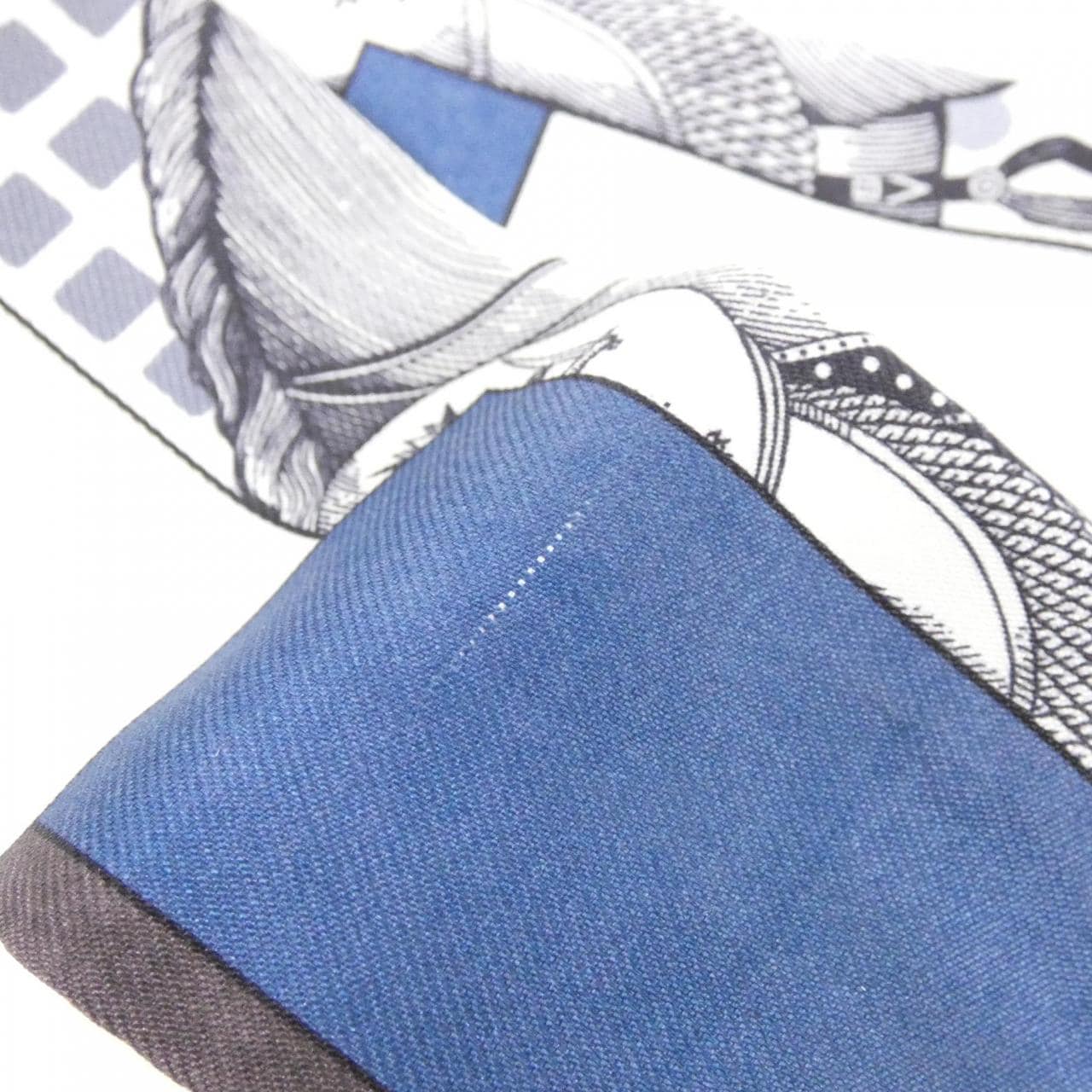 エルメス CAVALIER EN FORMES ツイリー 064008S スカーフ