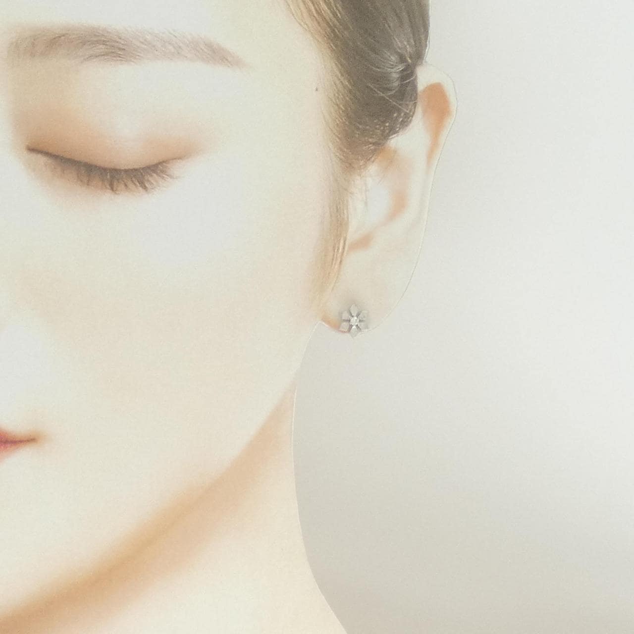 K18WG/K14WG ダイヤモンド ピアス 0.05CT 片耳