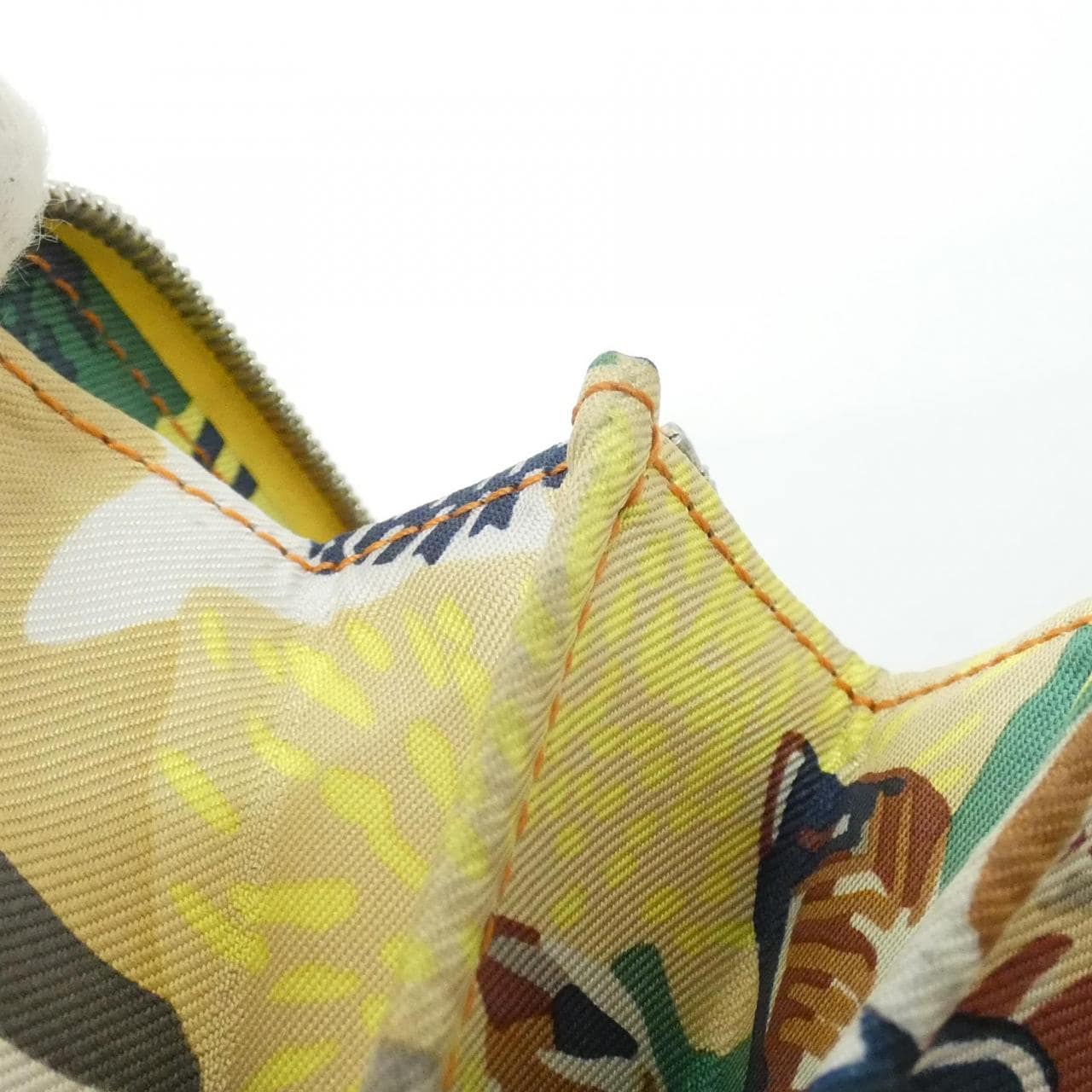 エルメス EN LIBERTE シルク イン コンパクト 084541CK 財布