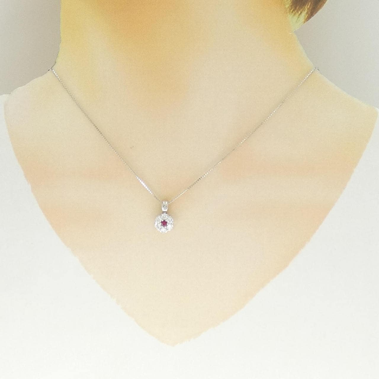 K18WGフラワー  ルビー ネックレス 0.135CT