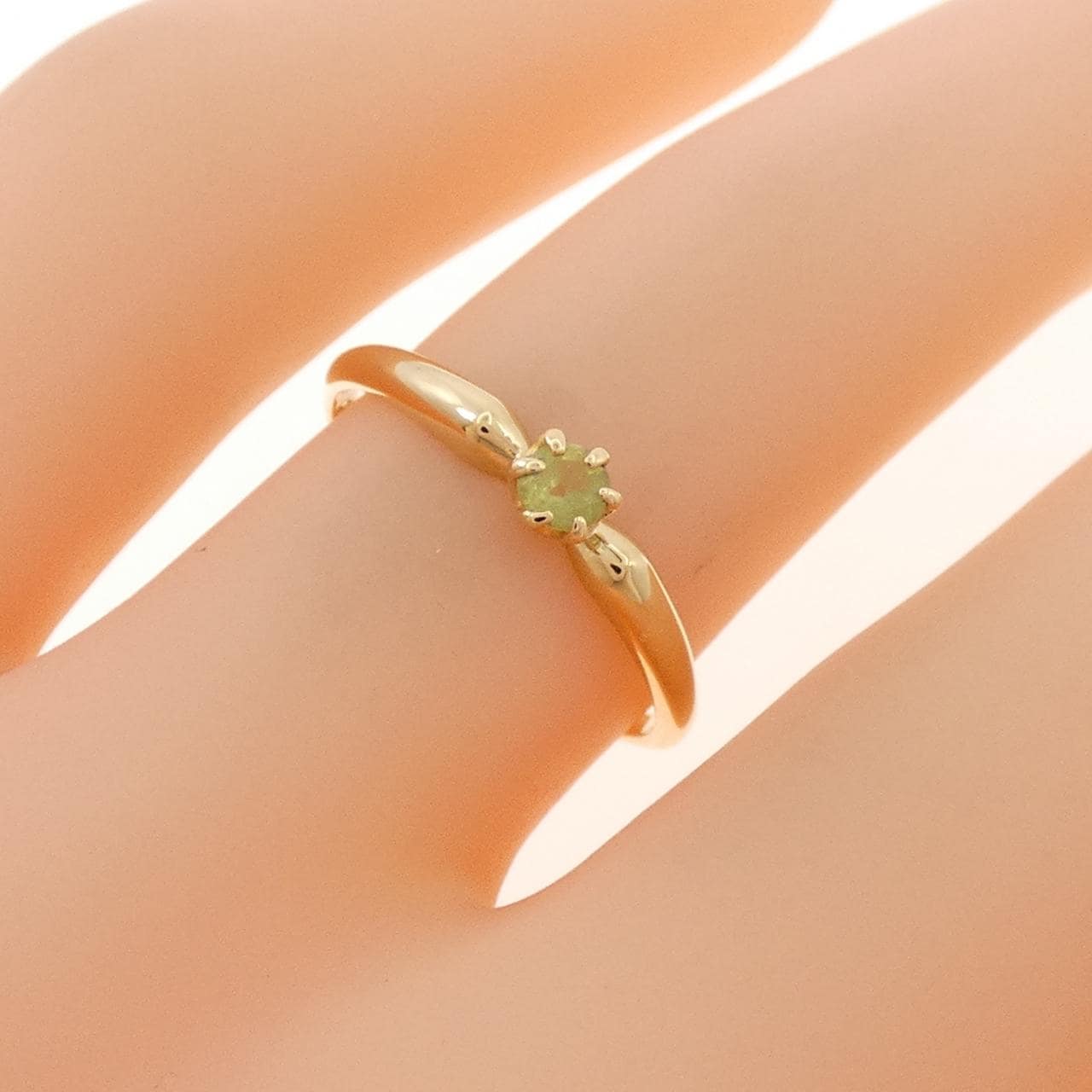 4゜C ペリドット リング 0.06CT