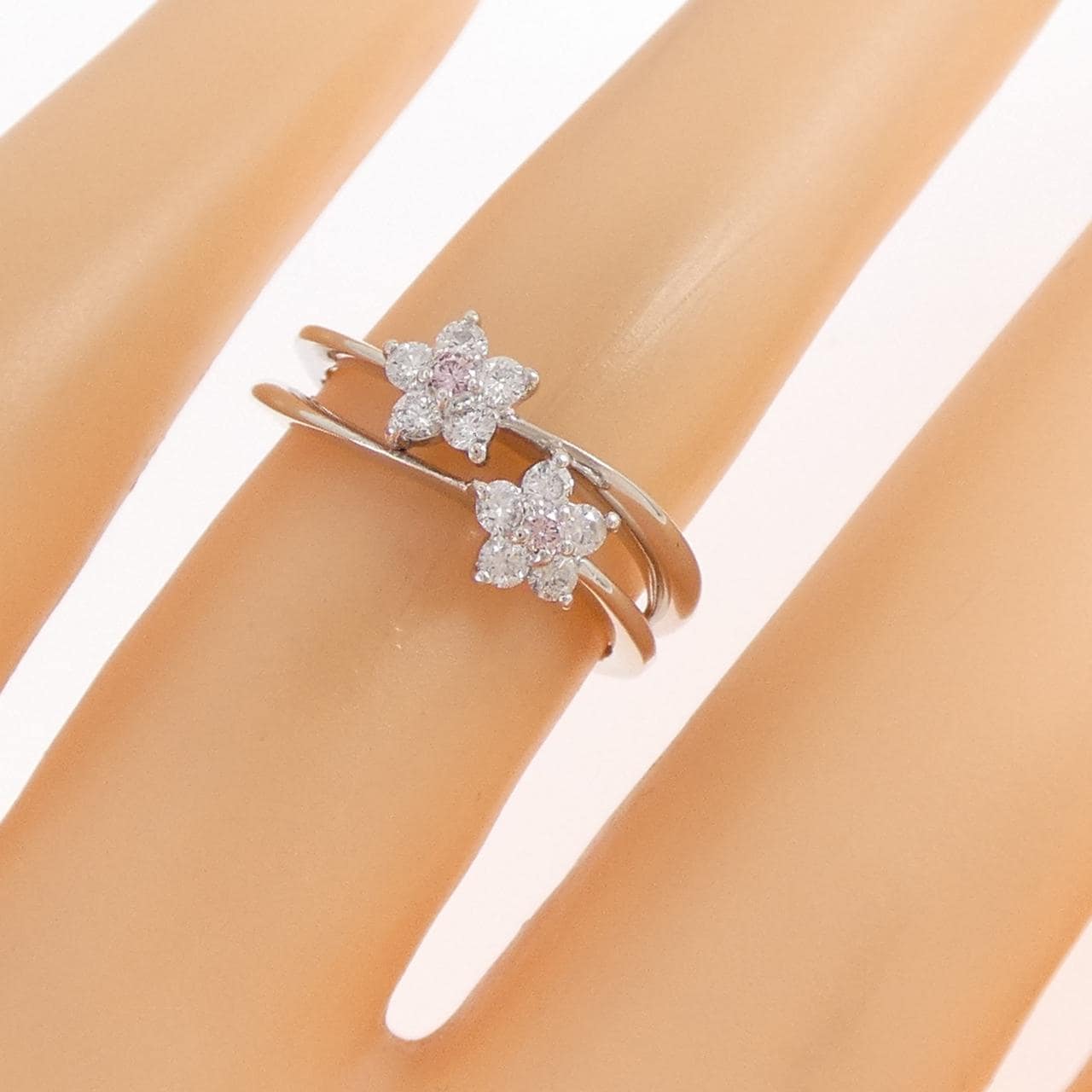 K18WG フラワー ピンクダイヤモンド リング 0.03CT