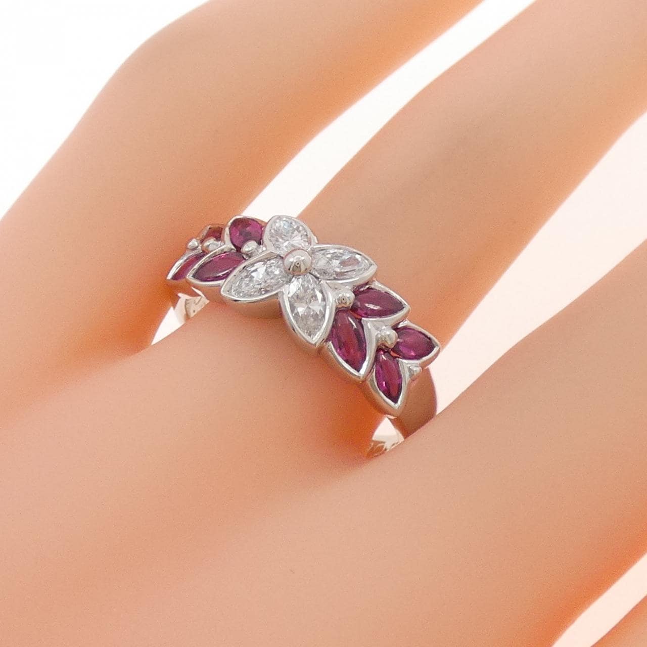 PT900 フラワー ルビー リング 0.82CT