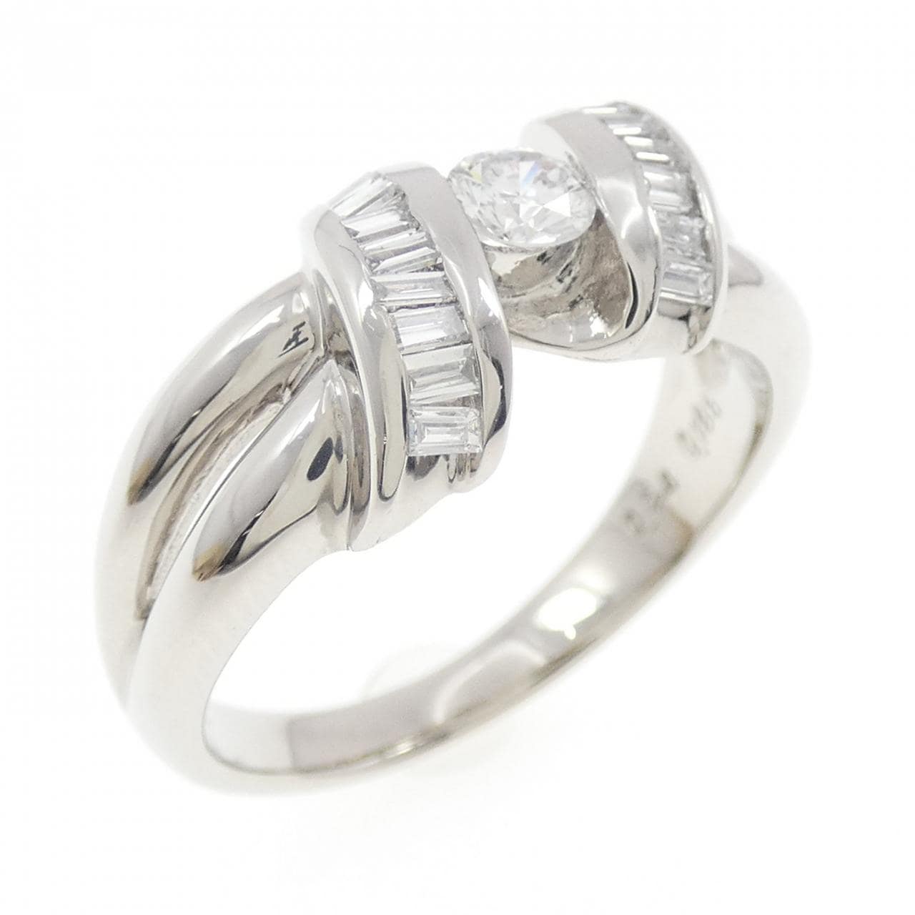 PT900 Diamond Ring 0.186CT