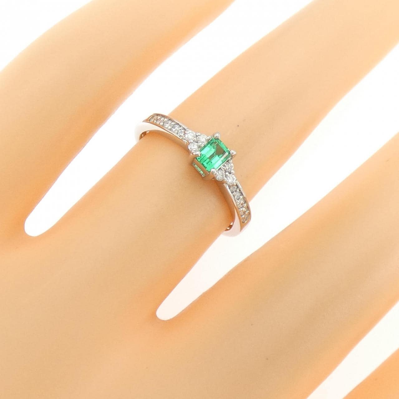 PT900 エメラルド リング 0.15CT