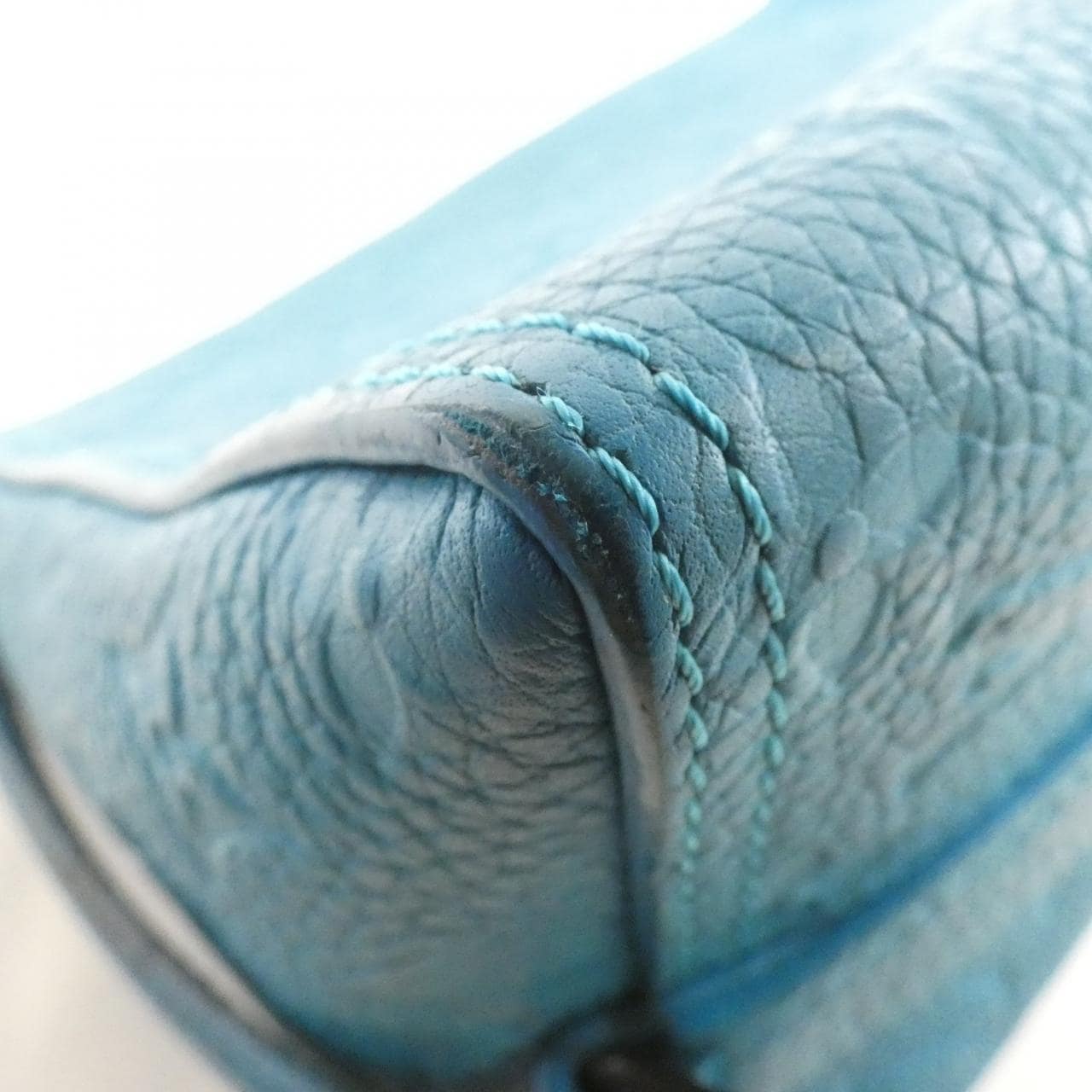 LOUIS VUITTON Taurillon Monogram Triangle Messenger M55925 肩背包