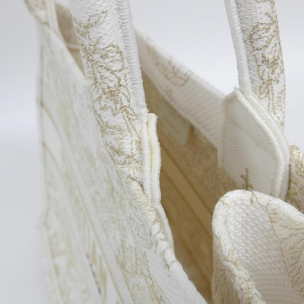 クリスチャンディオール BUTTERFLY AROUND THE WORLD ディオール ブック トート ミディアム M1296ZESV バッグ