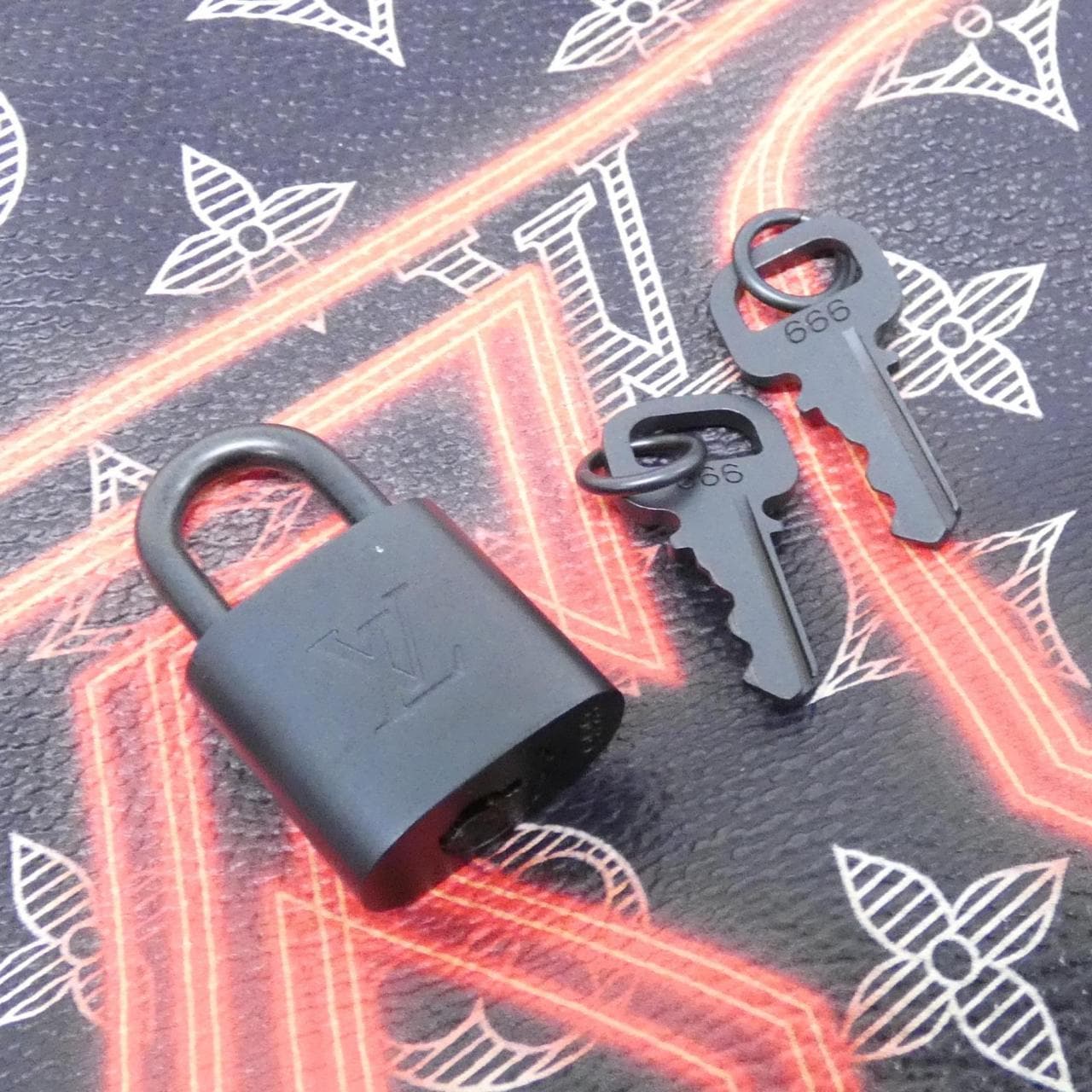 ルイヴィトン モノグラム インク(アップサイドダウン) キーポル バンドリエール 50cm M43684 ボストンバッグ