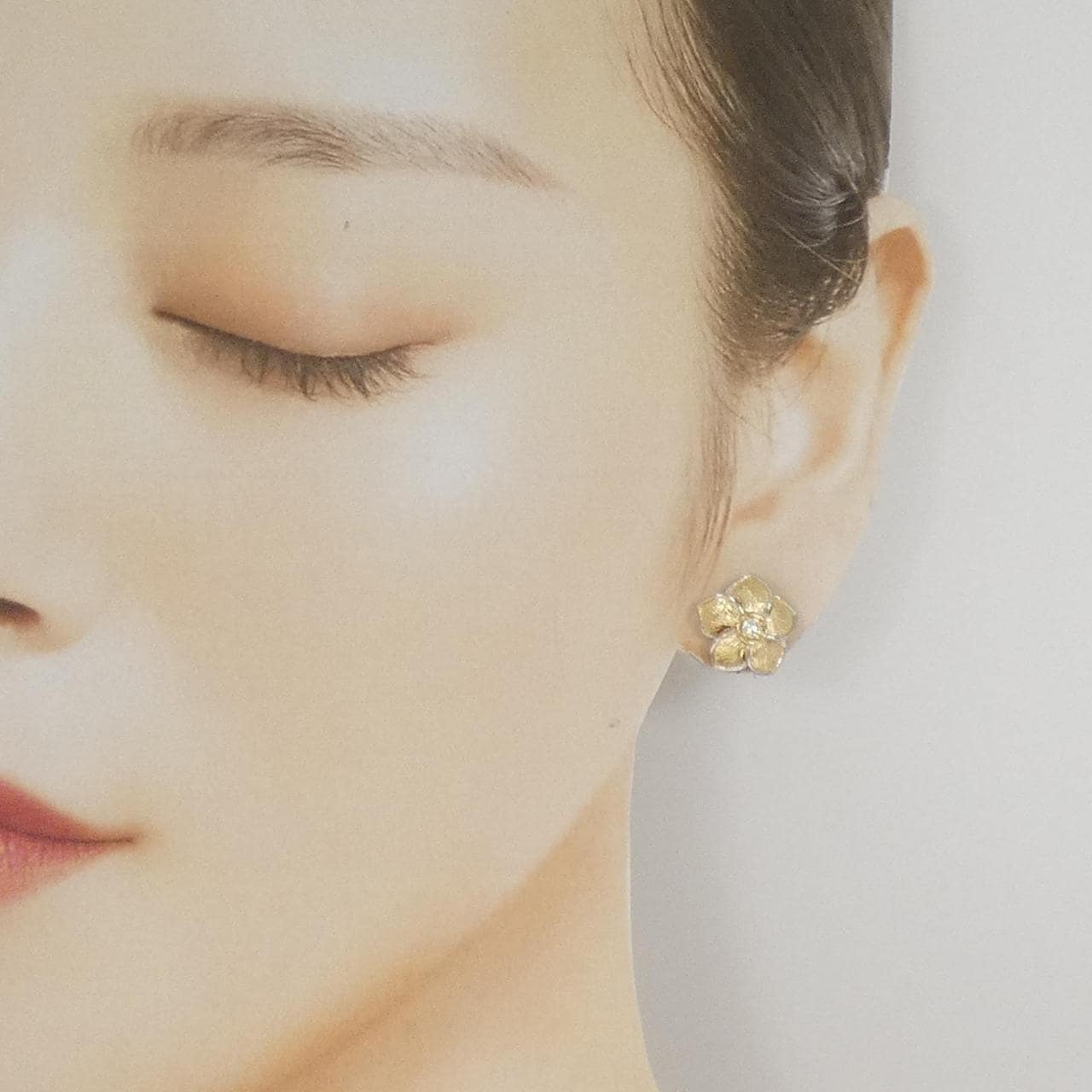 K18YG/K18WG フラワー ダイヤモンド ピアス