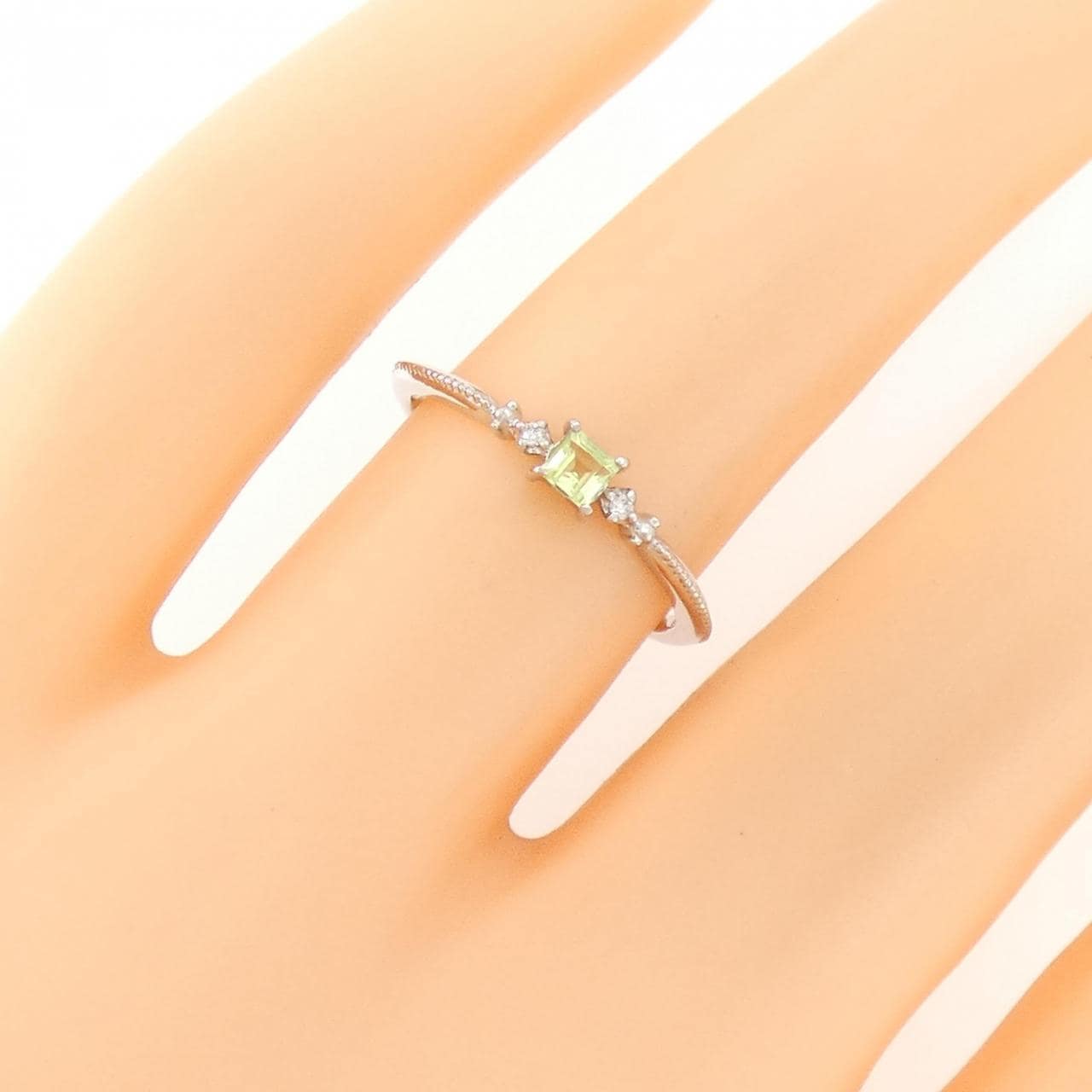 [BRAND NEW] PT Peridot Ring