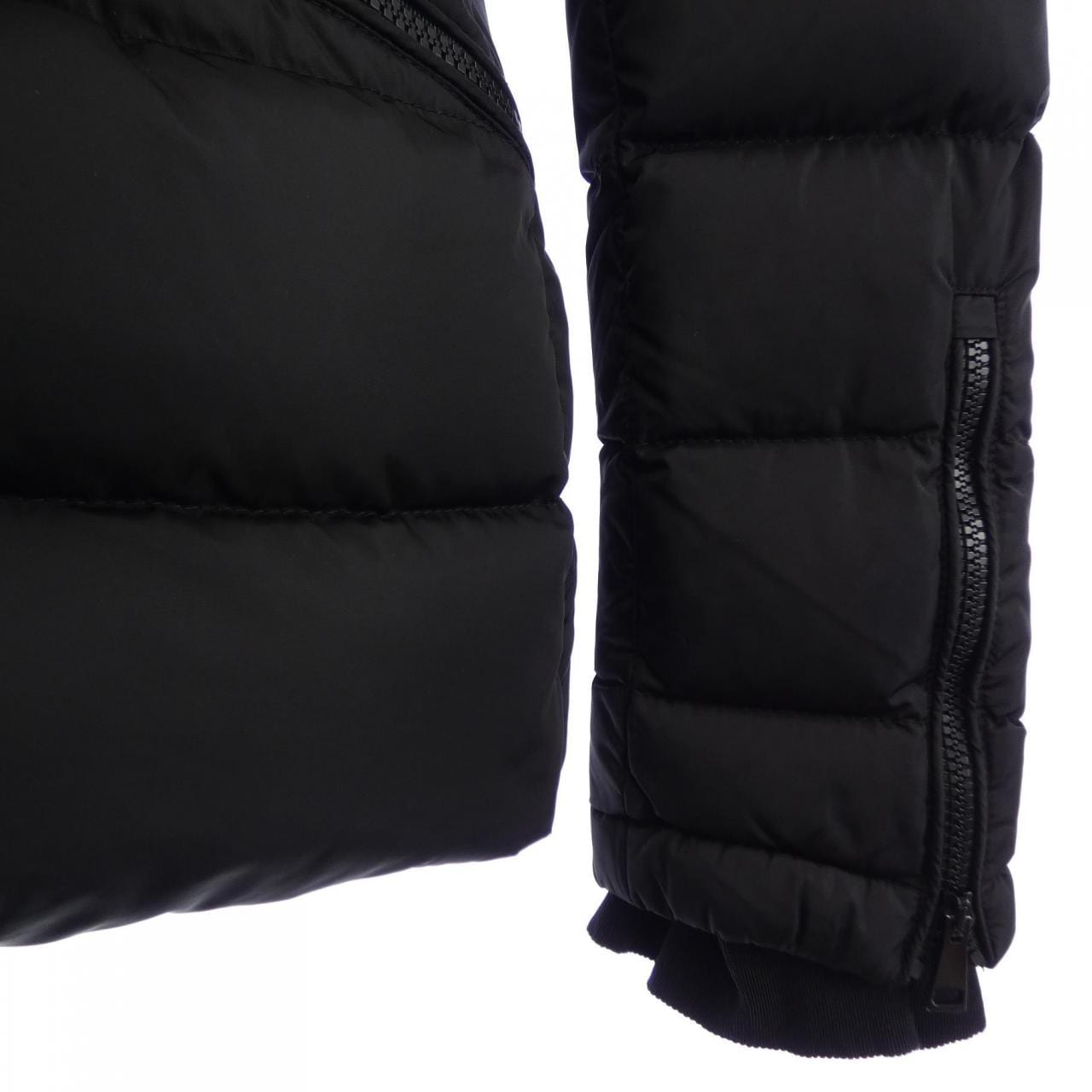 モンクレール MONCLER BETULA ダウンジャケット