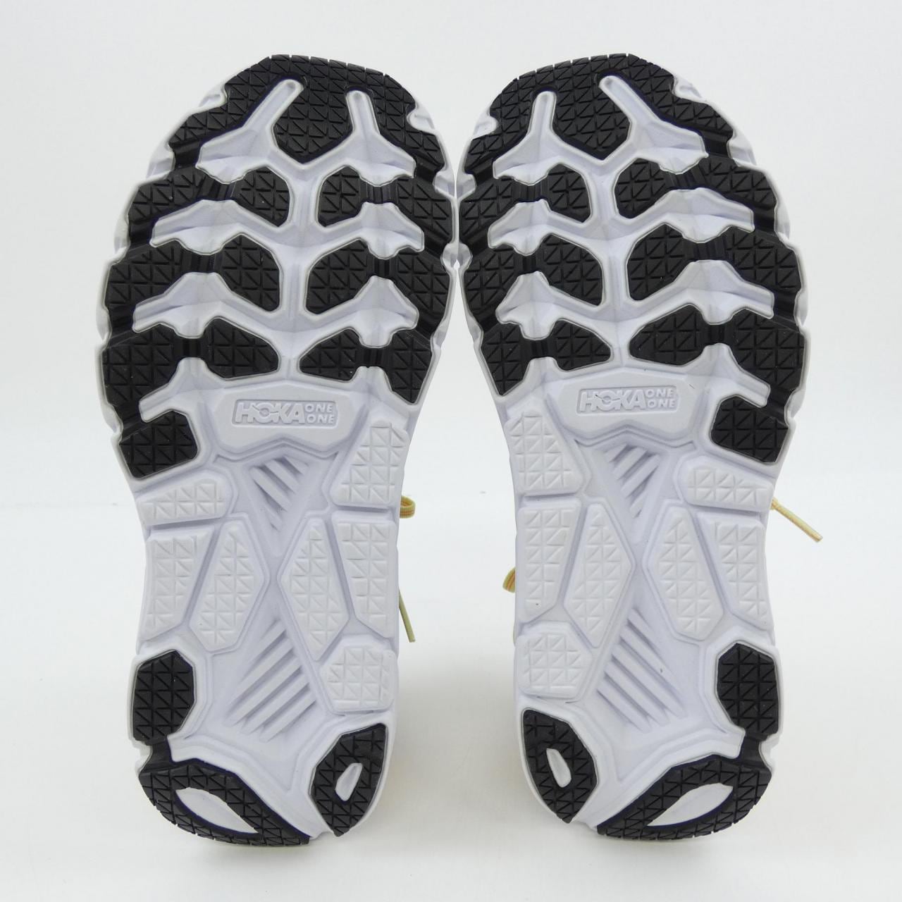 ホカオネオネ HOKA ONE ONE スニーカー