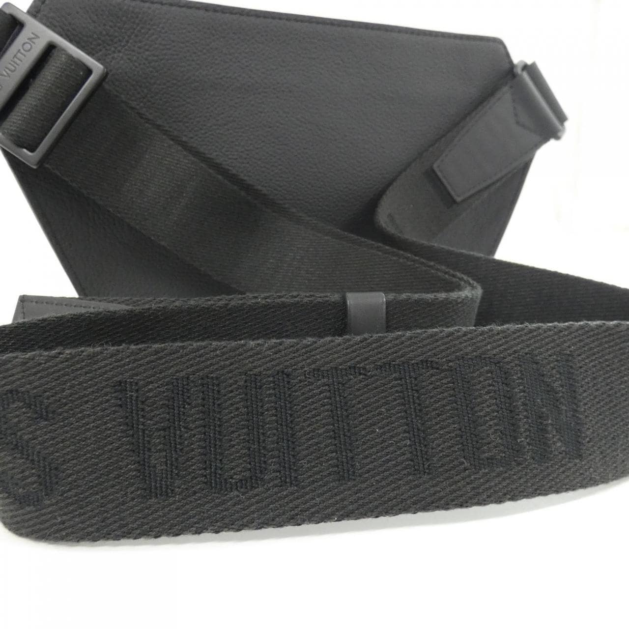LOUIS VUITTON LV Aerogram Takeoff Sling M57081 单肩包
