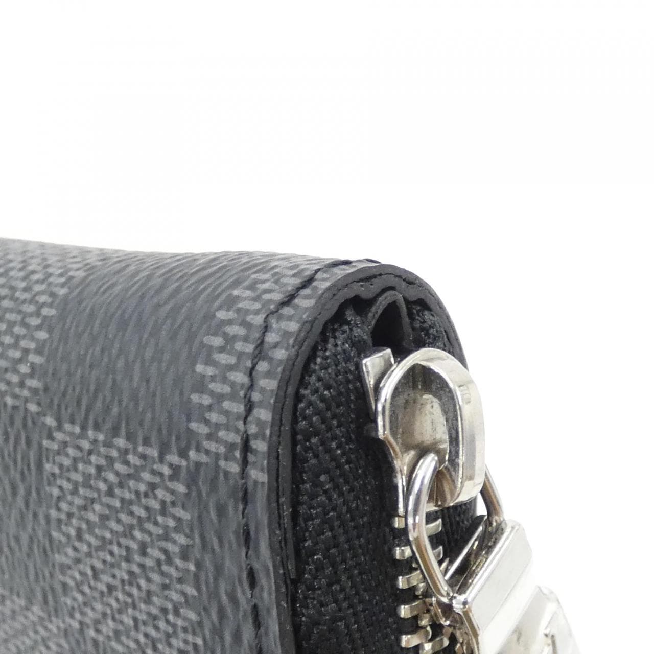 LOUIS VUITTON. Round coin purse in black denim canvas, m… | Drouot.com
