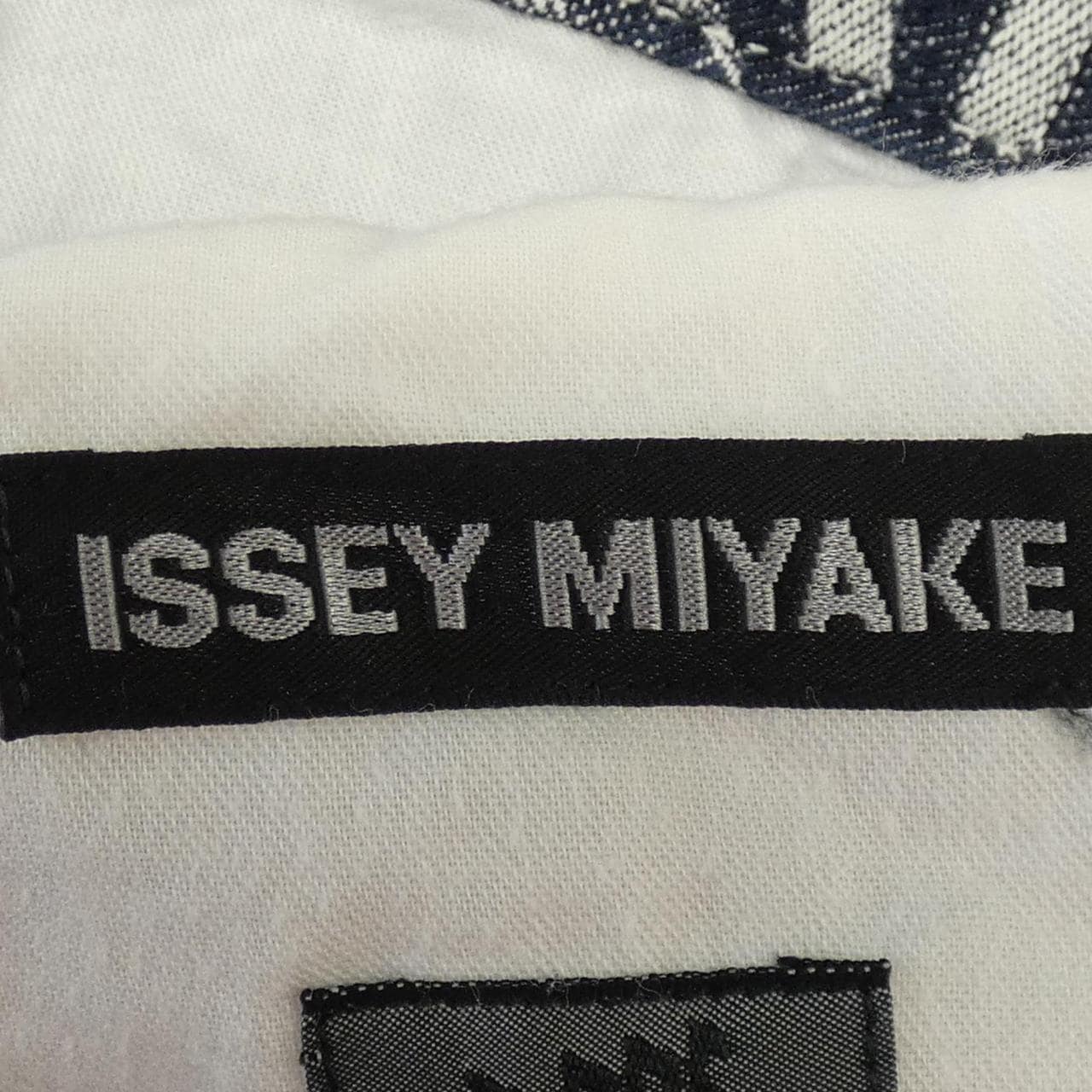 イッセイミヤケ ISSEY MIYAKE パンツ