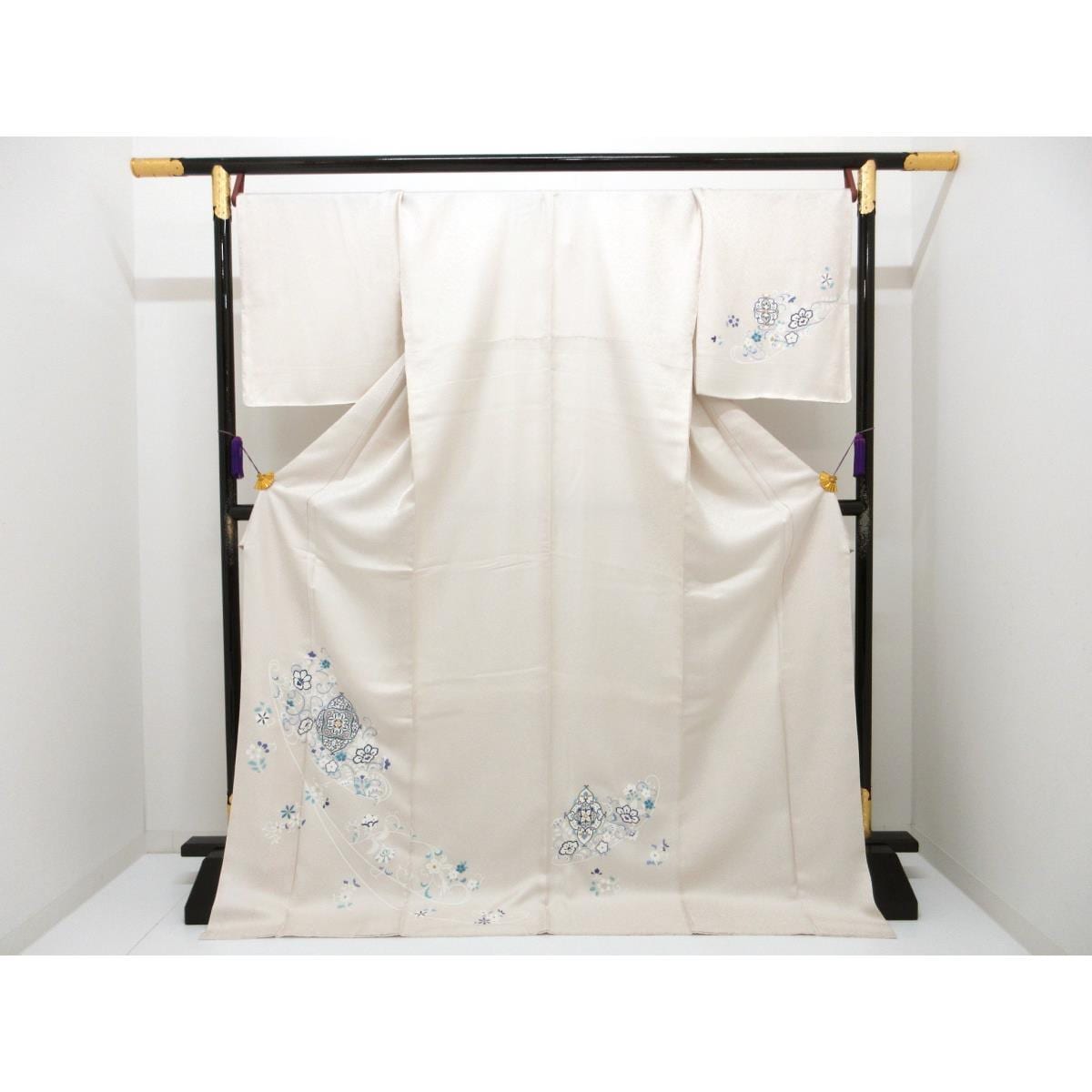 【未使用品】訪問着　友禅銀彩加工　刺繍入り