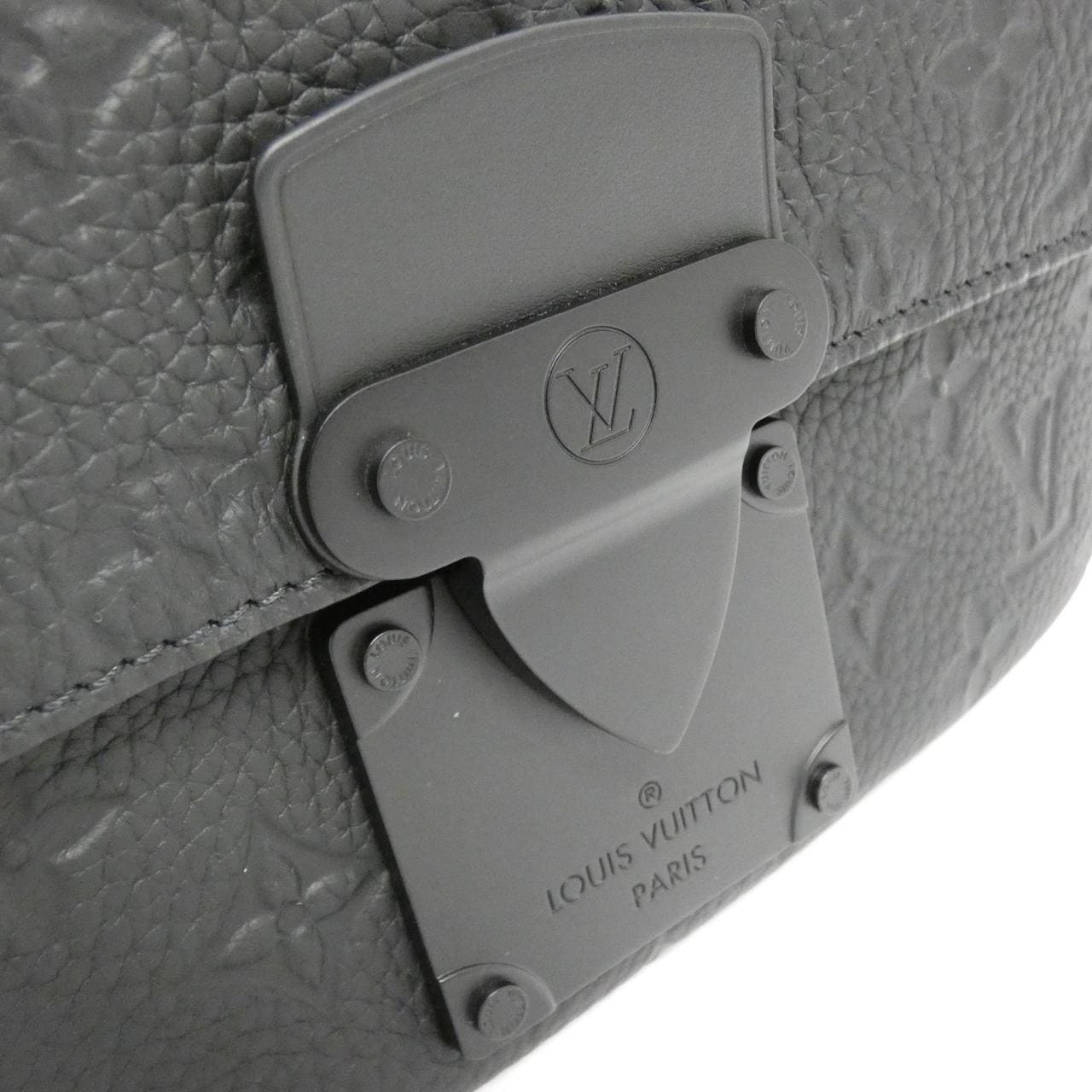 LOUIS VUITTON Taurillon Monogram S Rock Messenger M58489 肩背包