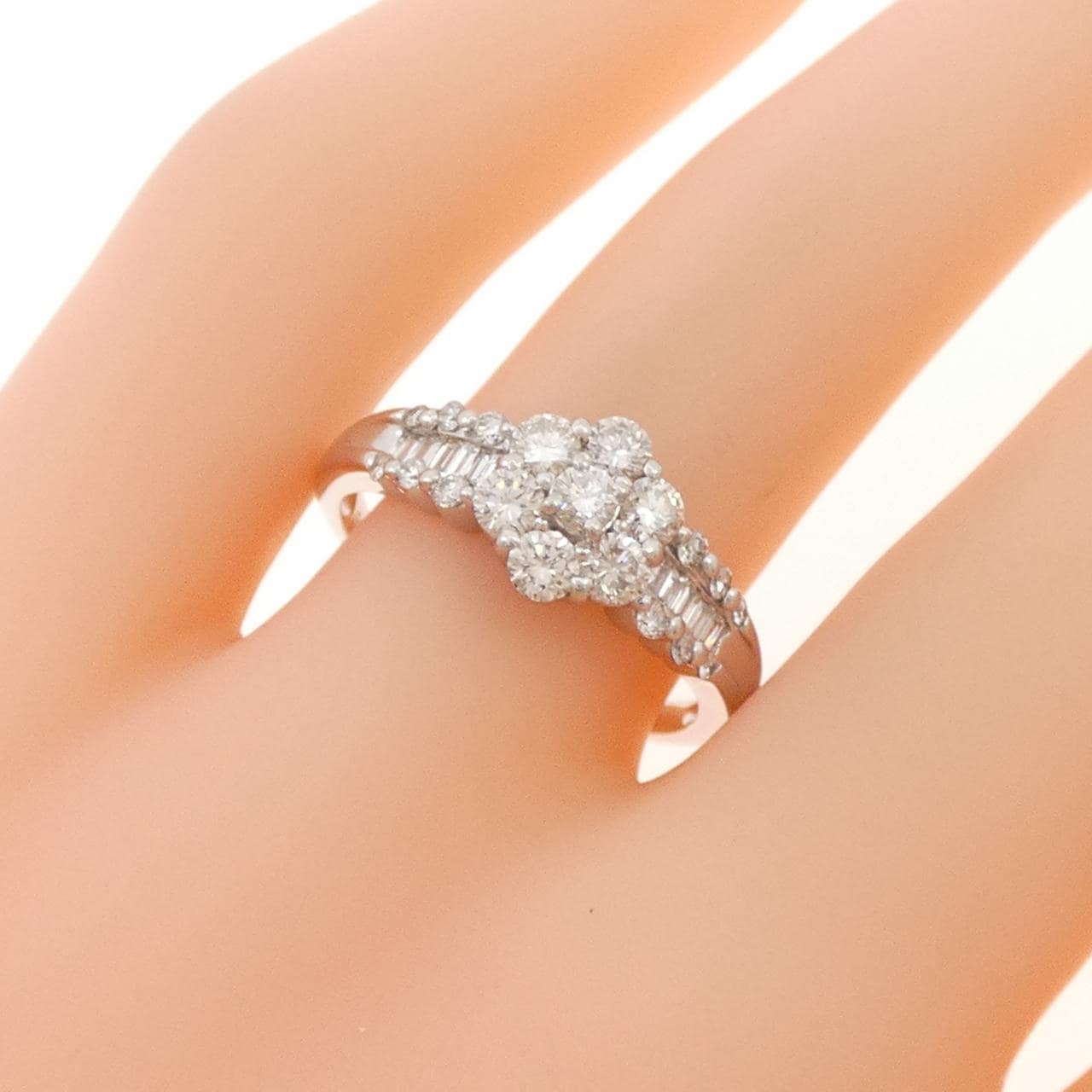 PT900 フラワー ダイヤモンド リング 0.70CT