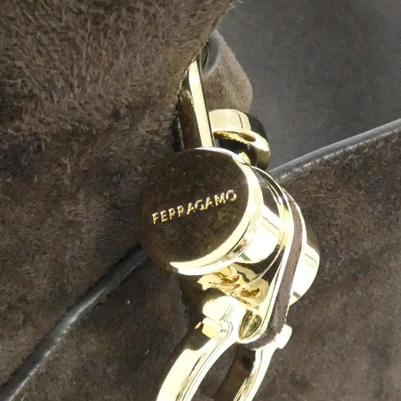 サルヴァトーレフェラガモ 21 A004 ショルダーバッグ