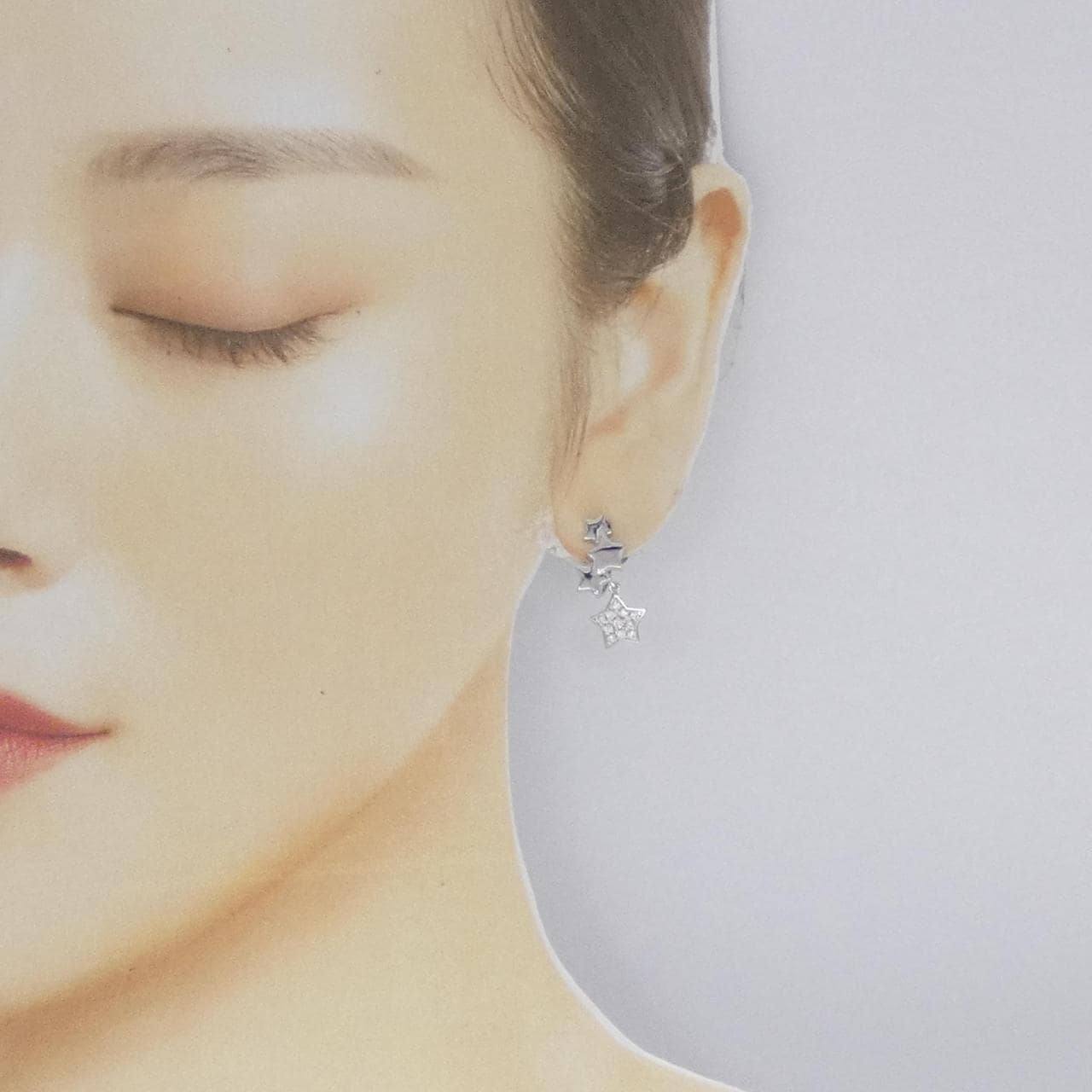 K18WG star Diamond earrings 0.24CT