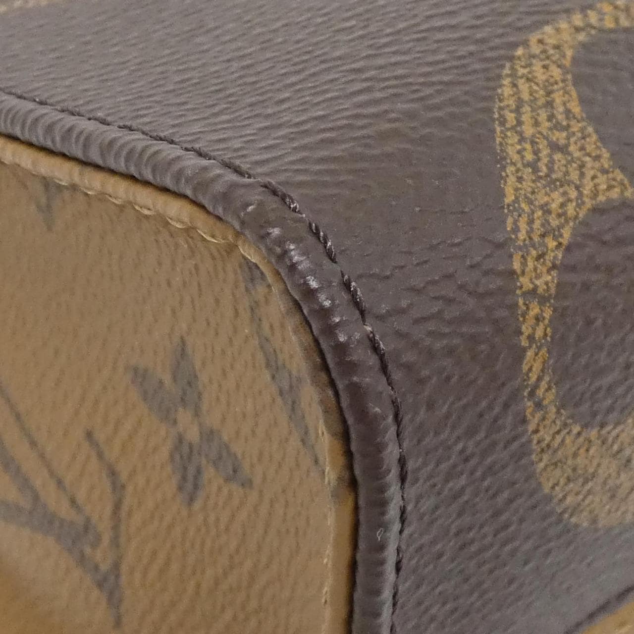 LOUIS VUITTON Monogram Reverse On The Go EW Chain 包袋 M14236