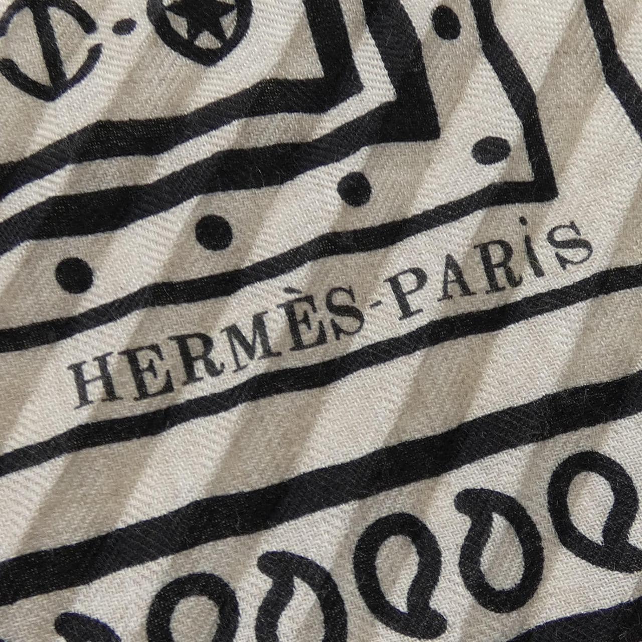 エルメス HERMES TATOUAGES MARINS BANDANA PLEATS H783374S カレジェアンプリーツ140 ショール