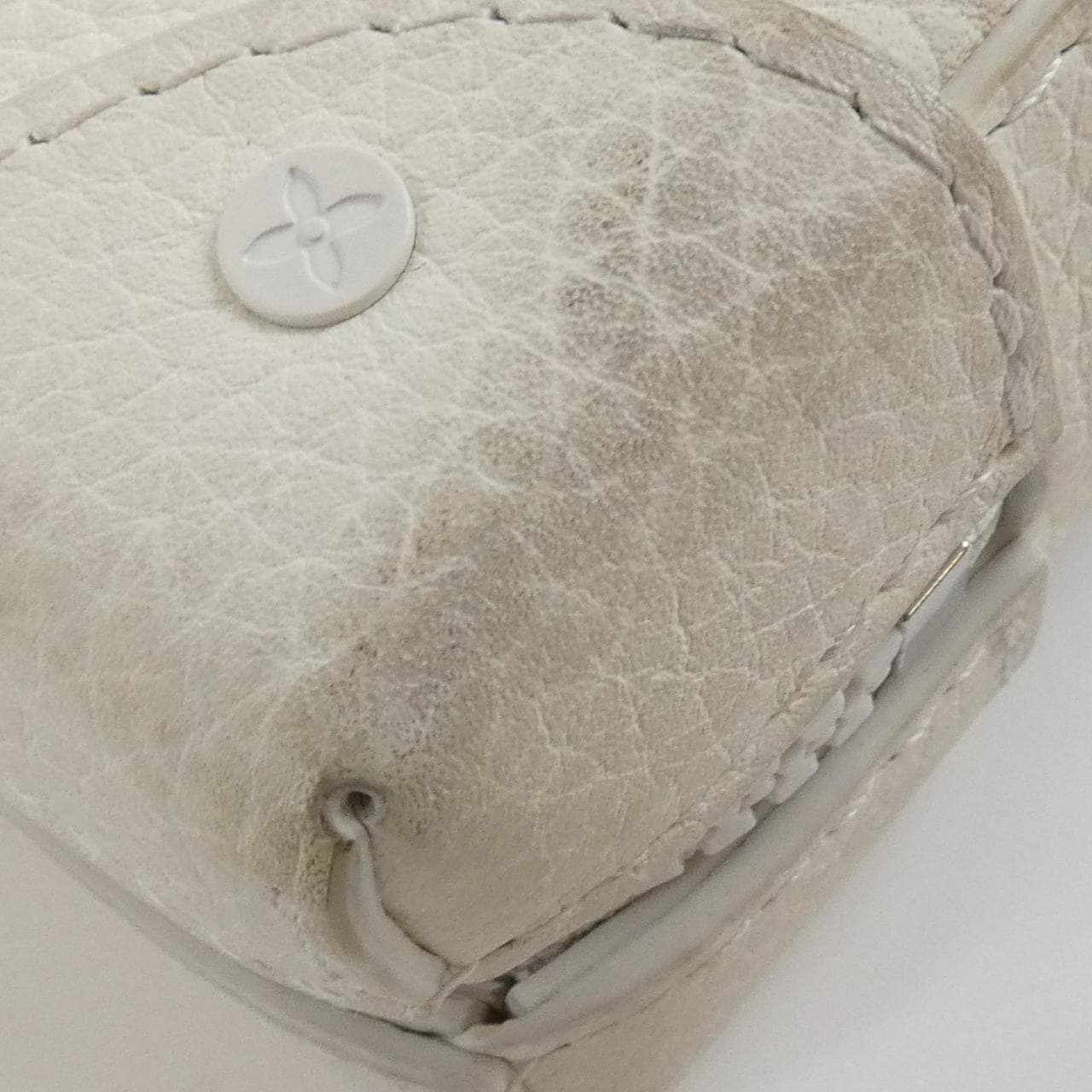 LOUIS VUITTON Taurillon Monogram (LV Friends) Soft Trunk M80146 肩背包