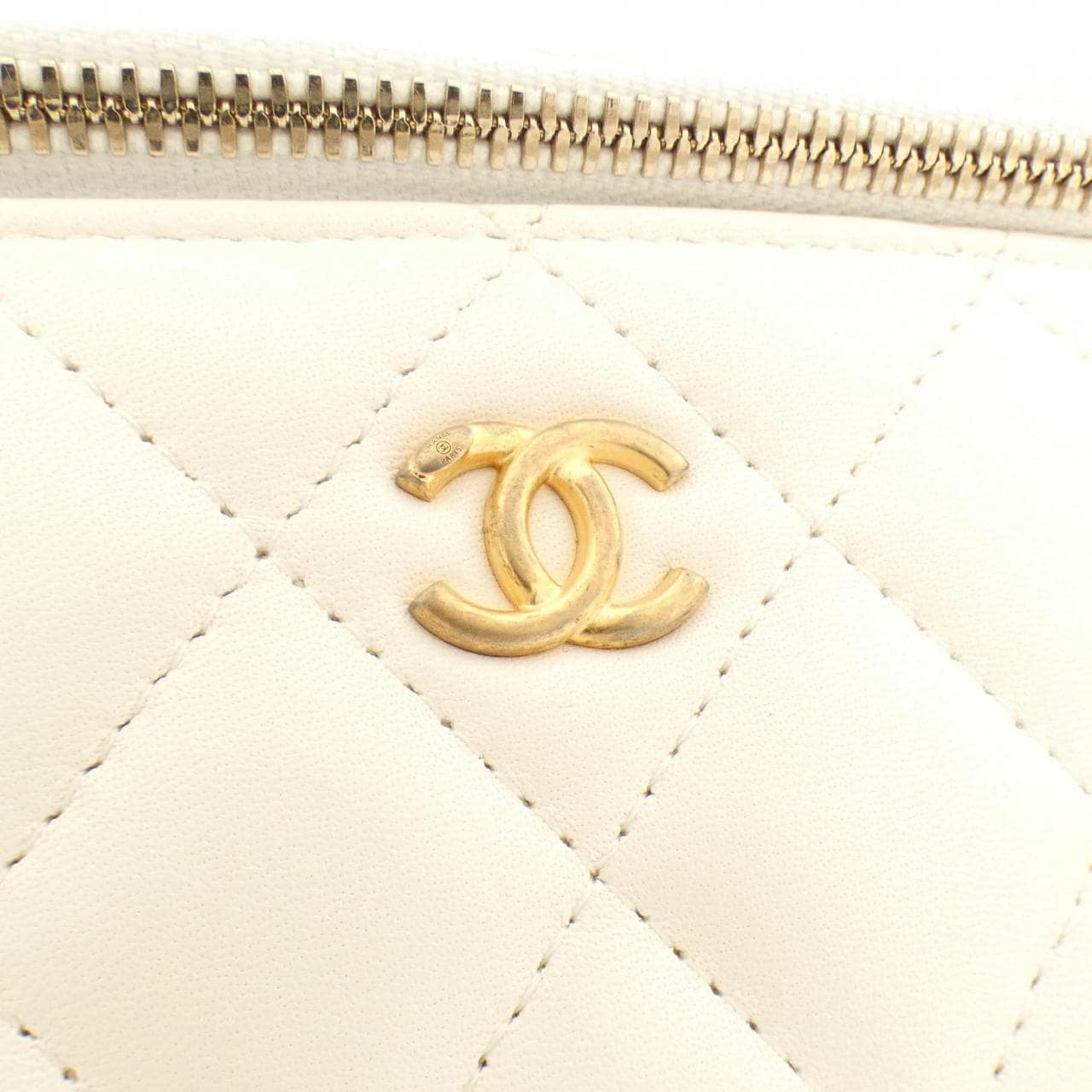 CHANEL AP2303 shoulder bag