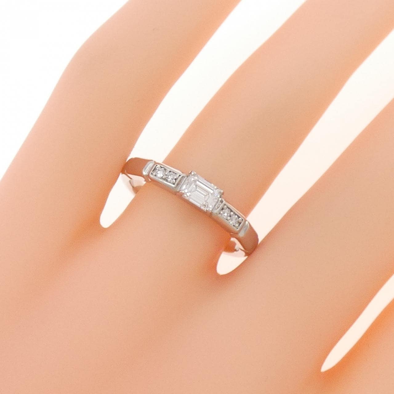 PT900 ダイヤモンド リング 0.30CT D VVS2 エメラルドカット