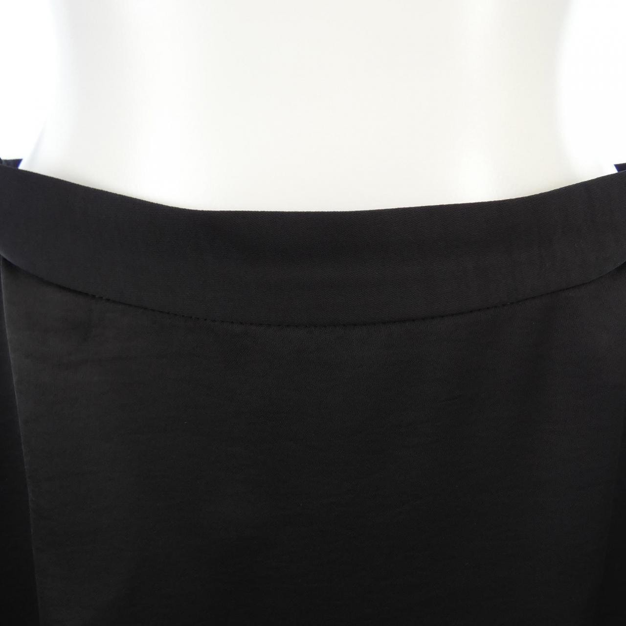 エミ emmi スカート