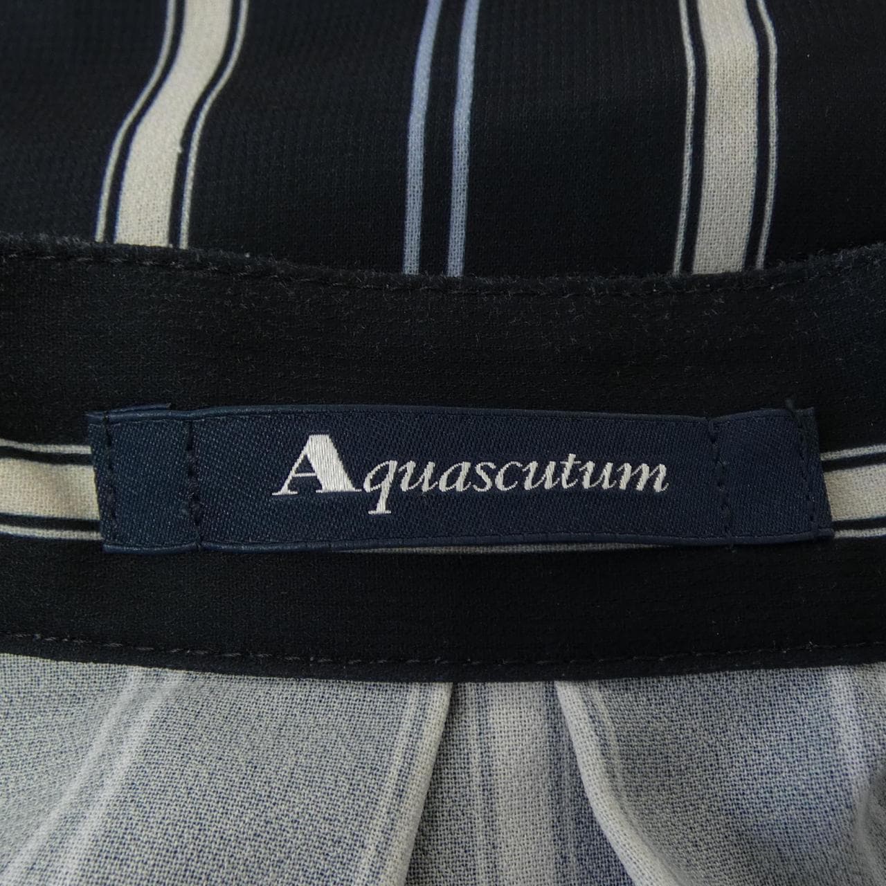 アクアスキュータム Aquascutum トップス
