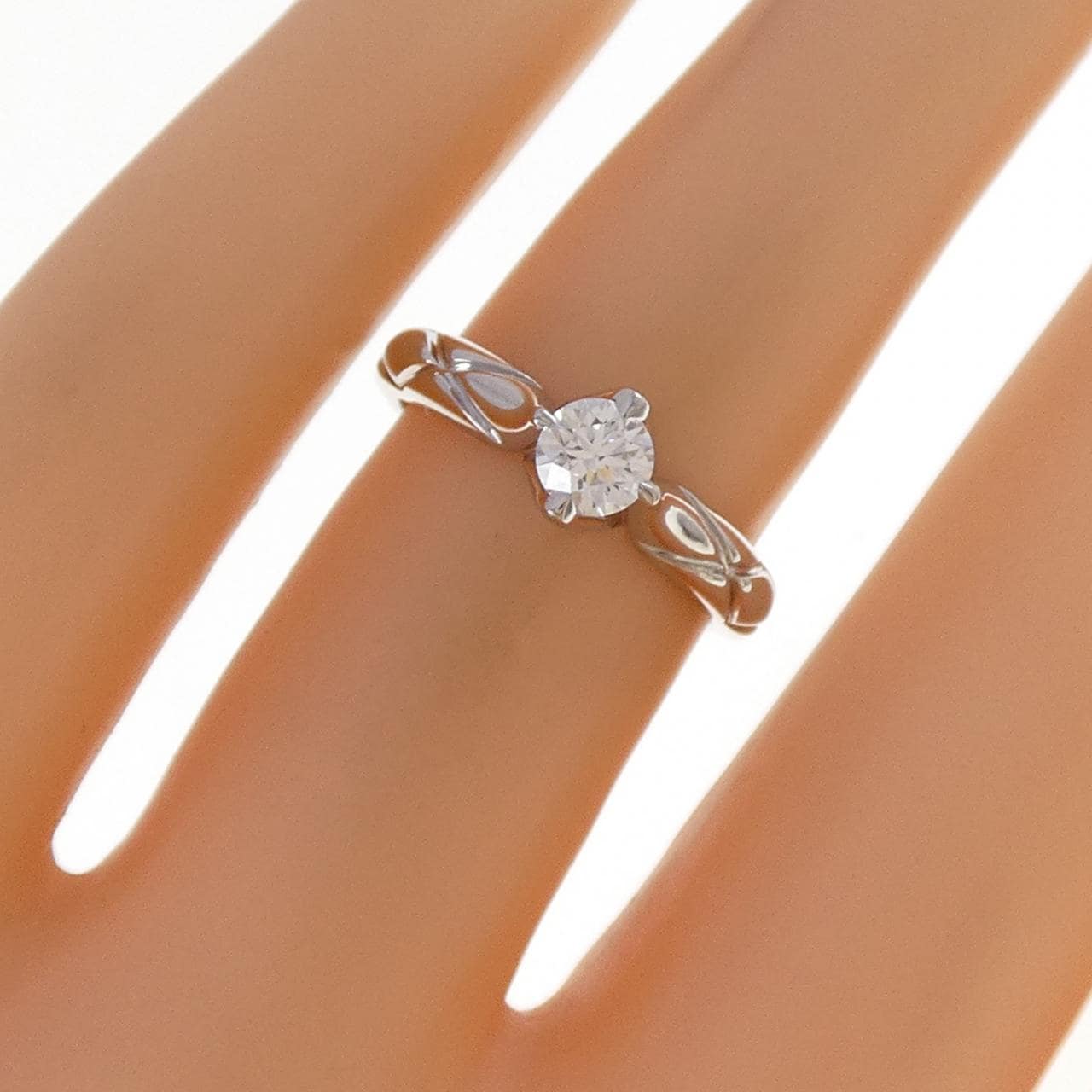 シャネル マトラッセ リング 0.29CT F VVS2 VG