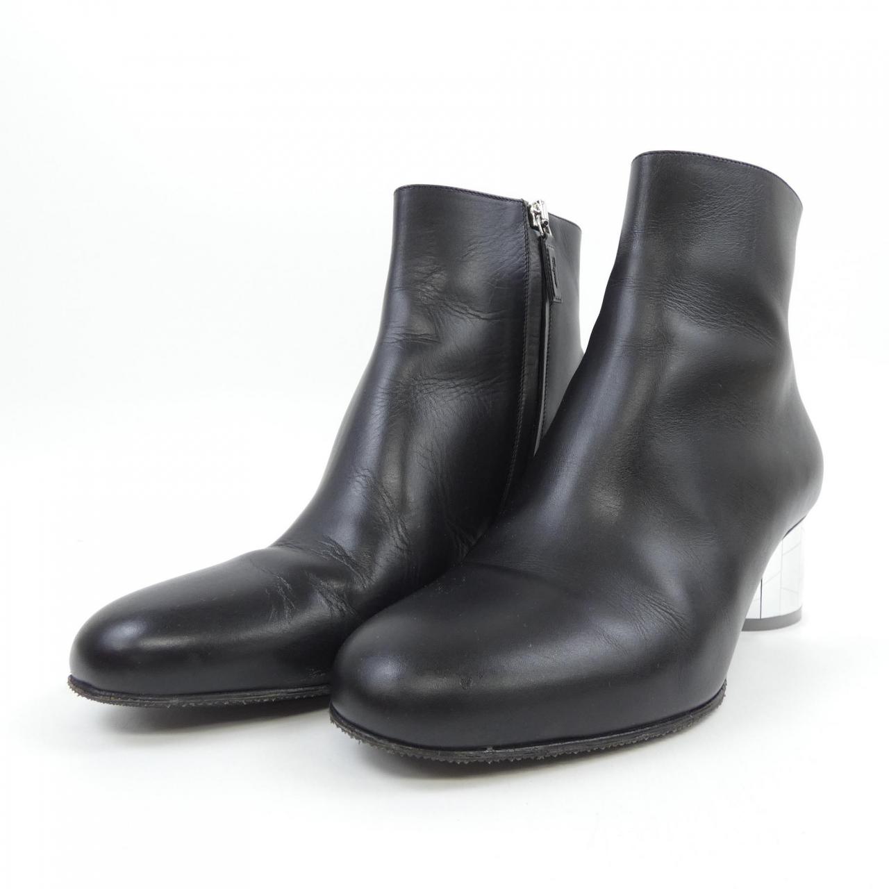 萨尔瓦托雷·菲拉格慕SALVATORE FERRAGAMO萨尔瓦托雷·菲拉格慕 (Salvatore Ferragamo) 靴子