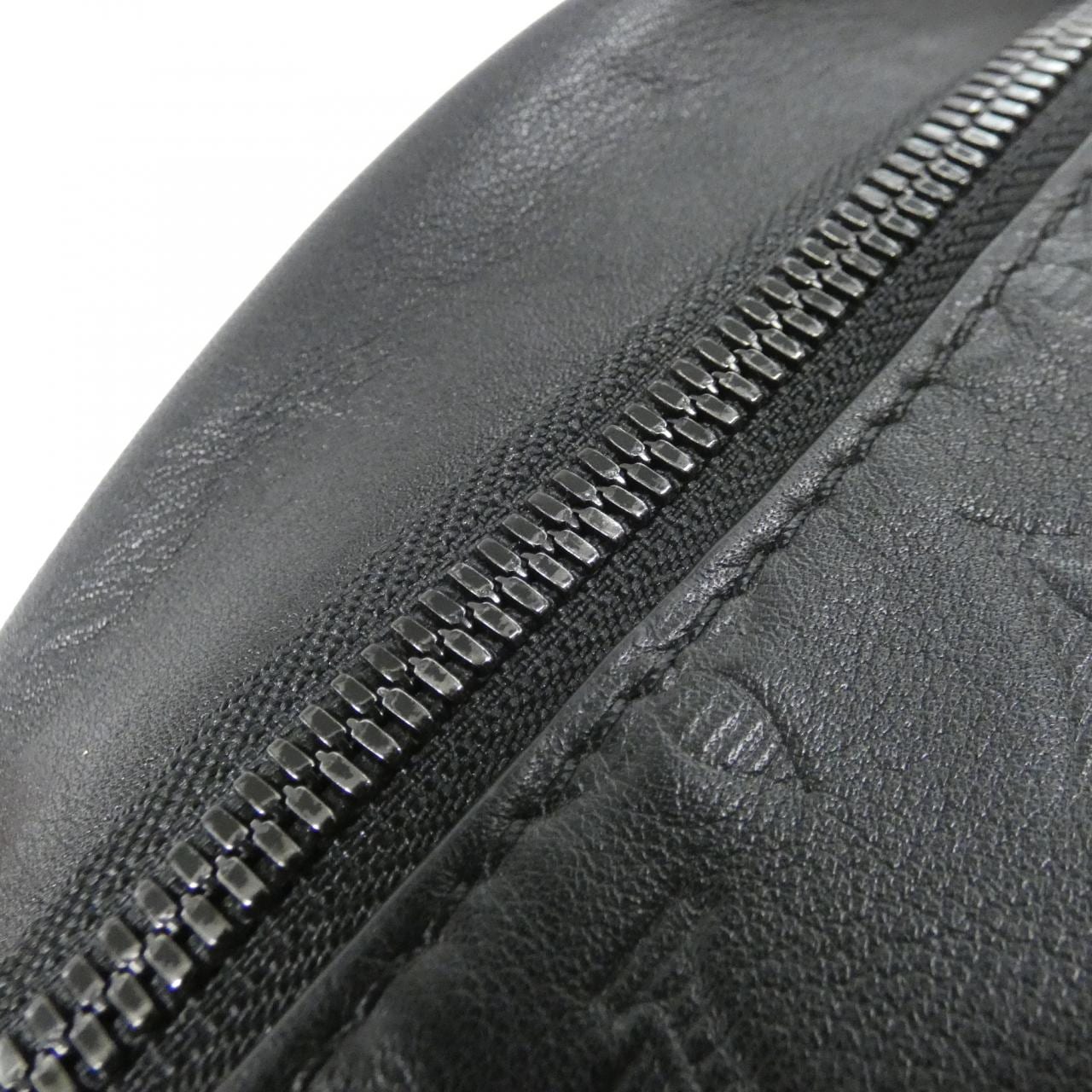 ルイヴィトン モノグラム シャドウ ディスカバリー バムバッグ M44388 ショルダーバッグ