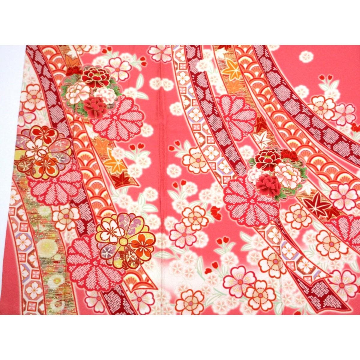 振袖　銀通しボカシ染　友禅金彩加工　刺繍入り