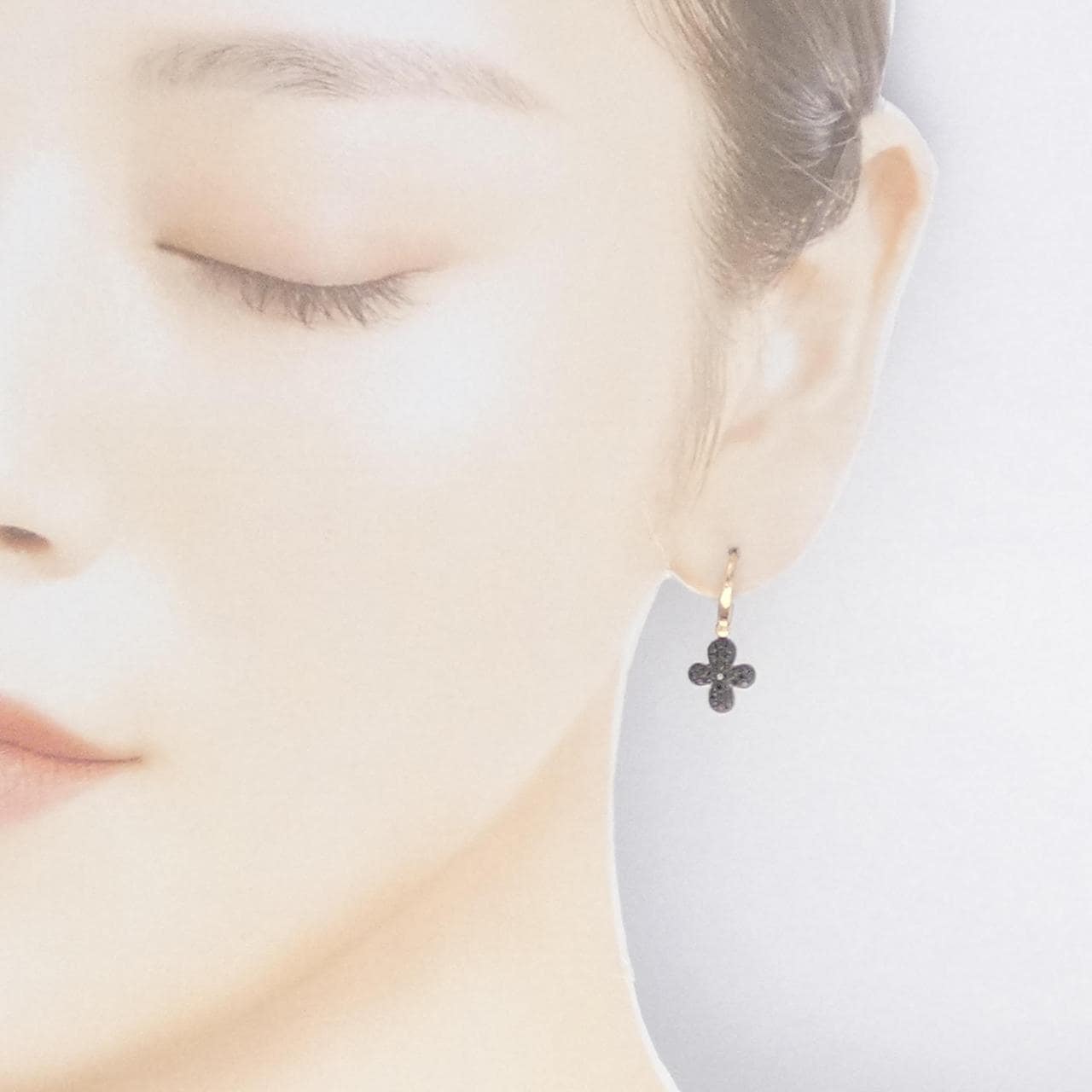 750PG/750YG Diamond earrings