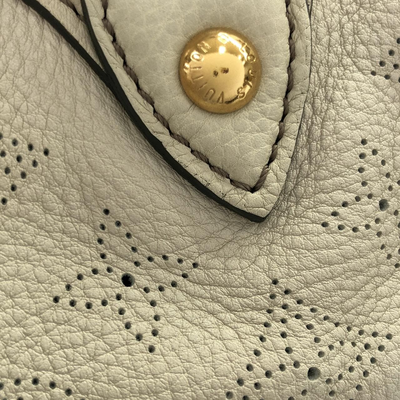 ルイヴィトン マヒナ XS M95974 ショルダーバッグ