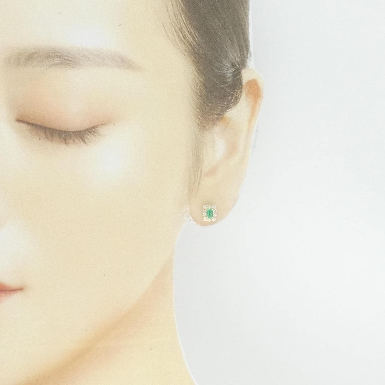 [BRAND NEW] K18YG emerald earrings 0.30CT