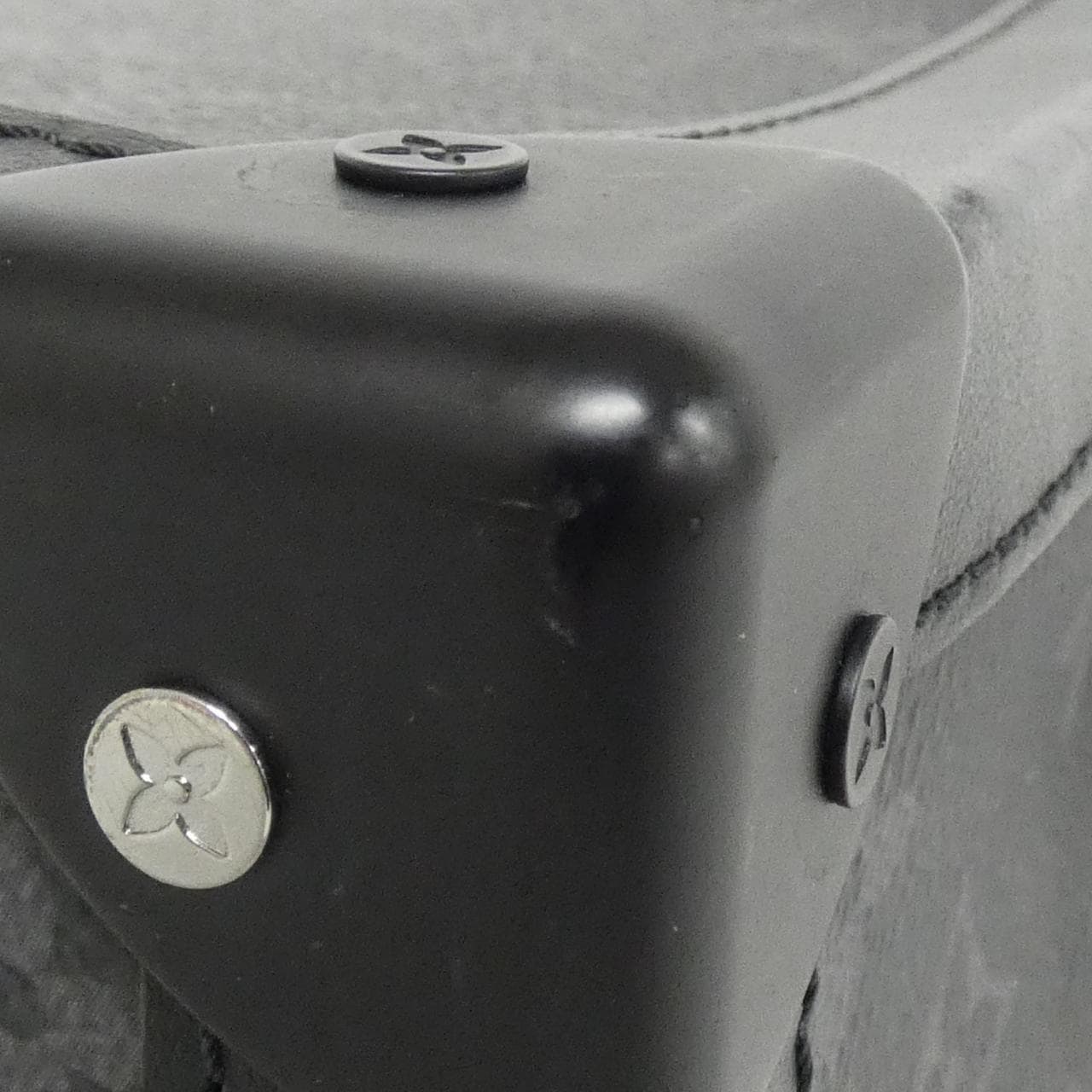 ルイヴィトン モノグラム エクリプス ソフトトランク M44730 ショルダーバッグ