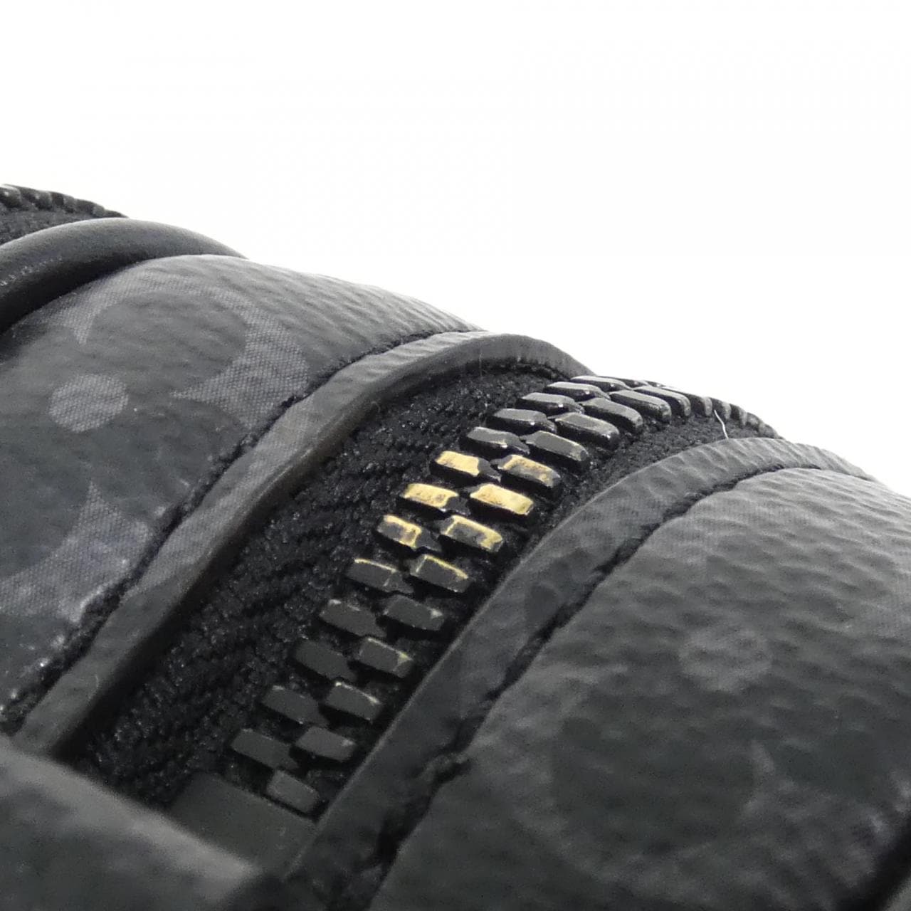 ルイヴィトン モノグラム エクリプス アルファ メッセンジャー M46955 ショルダーバッグ