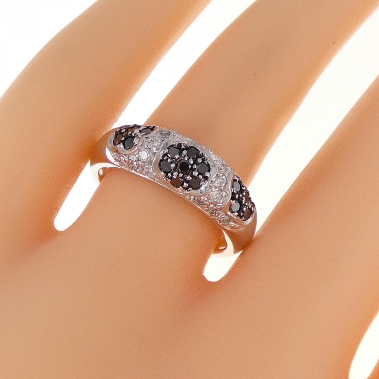 K18WG Flower Diamond Ring 0.59CT